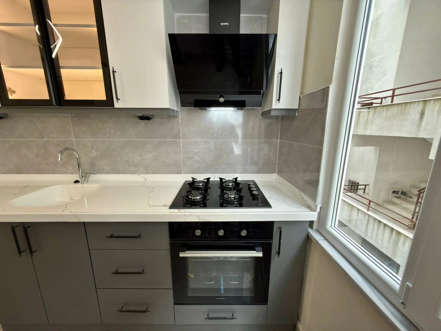 YÜKSELDEN AKÇAY MERKEZDE SATILIK ARAKAT LÜKS TASARIM 2+1 DAİRE