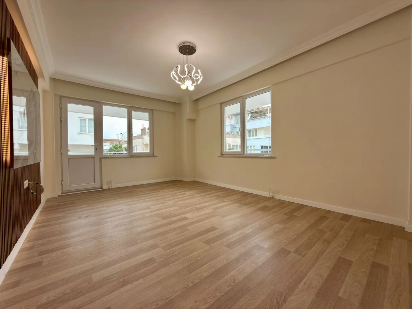 YÜKSELDEN AKÇAY MERKEZDE SATILIK ARAKAT LÜKS TASARIM 2+1 DAİRE