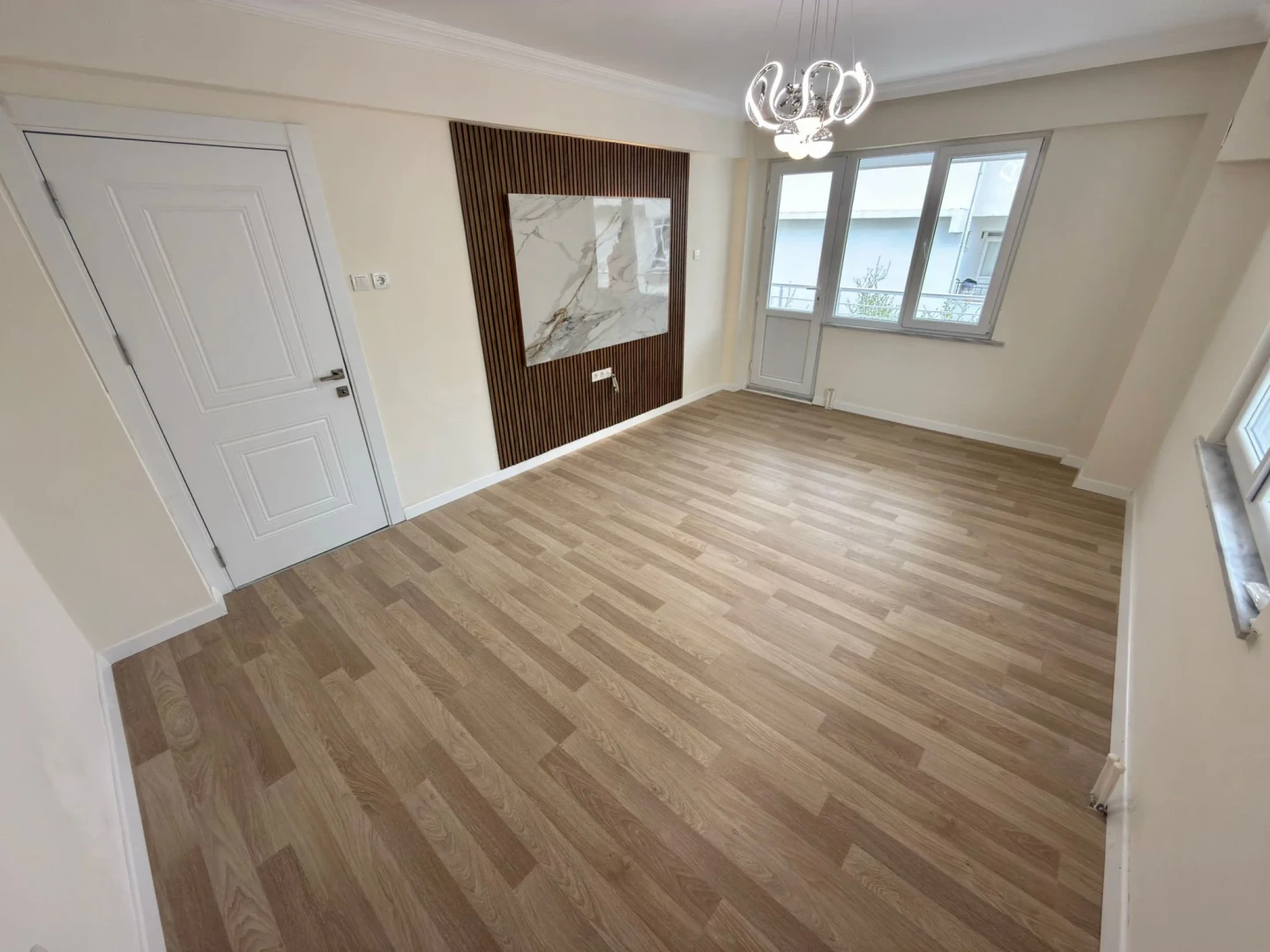 YÜKSELDEN AKÇAY MERKEZDE SATILIK ARAKAT LÜKS TASARIM 2+1 DAİRE