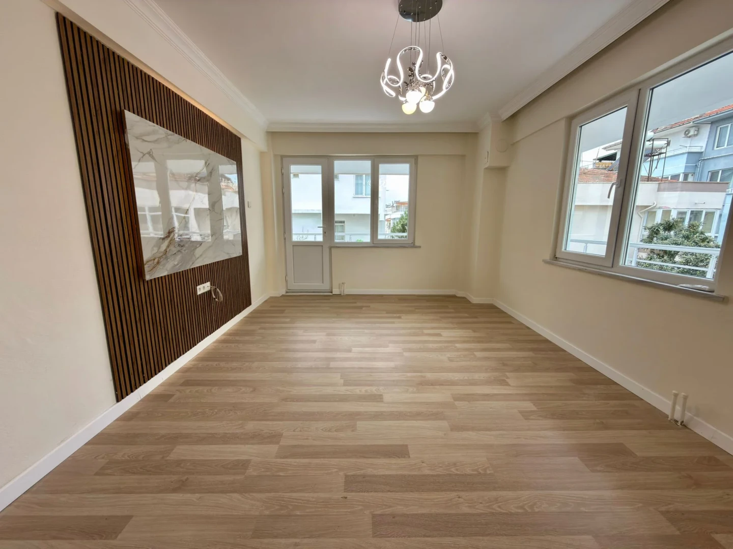 YÜKSELDEN AKÇAY MERKEZDE SATILIK ARAKAT LÜKS TASARIM 2+1 DAİRE