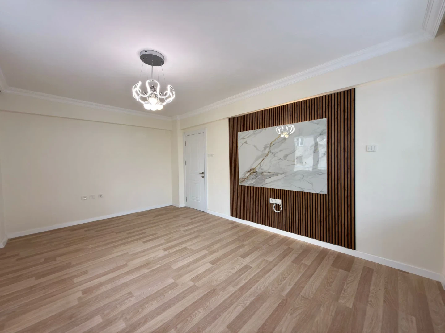 YÜKSELDEN AKÇAY MERKEZDE SATILIK ARAKAT LÜKS TASARIM 2+1 DAİRE