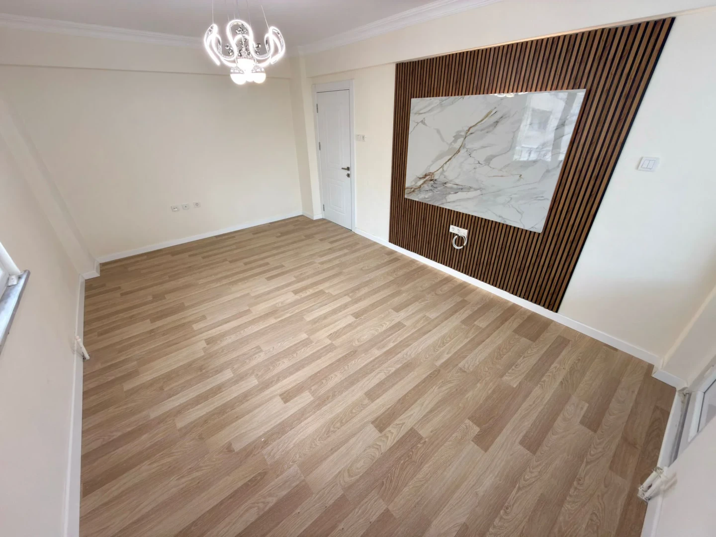YÜKSELDEN AKÇAY MERKEZDE SATILIK ARAKAT LÜKS TASARIM 2+1 DAİRE