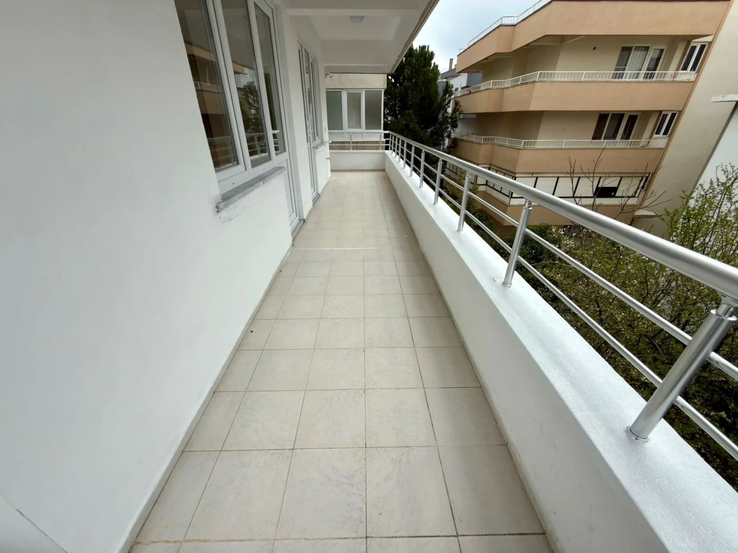 YÜKSELDEN AKÇAY MERKEZDE SATILIK ARAKAT LÜKS TASARIM 2+1 DAİRE