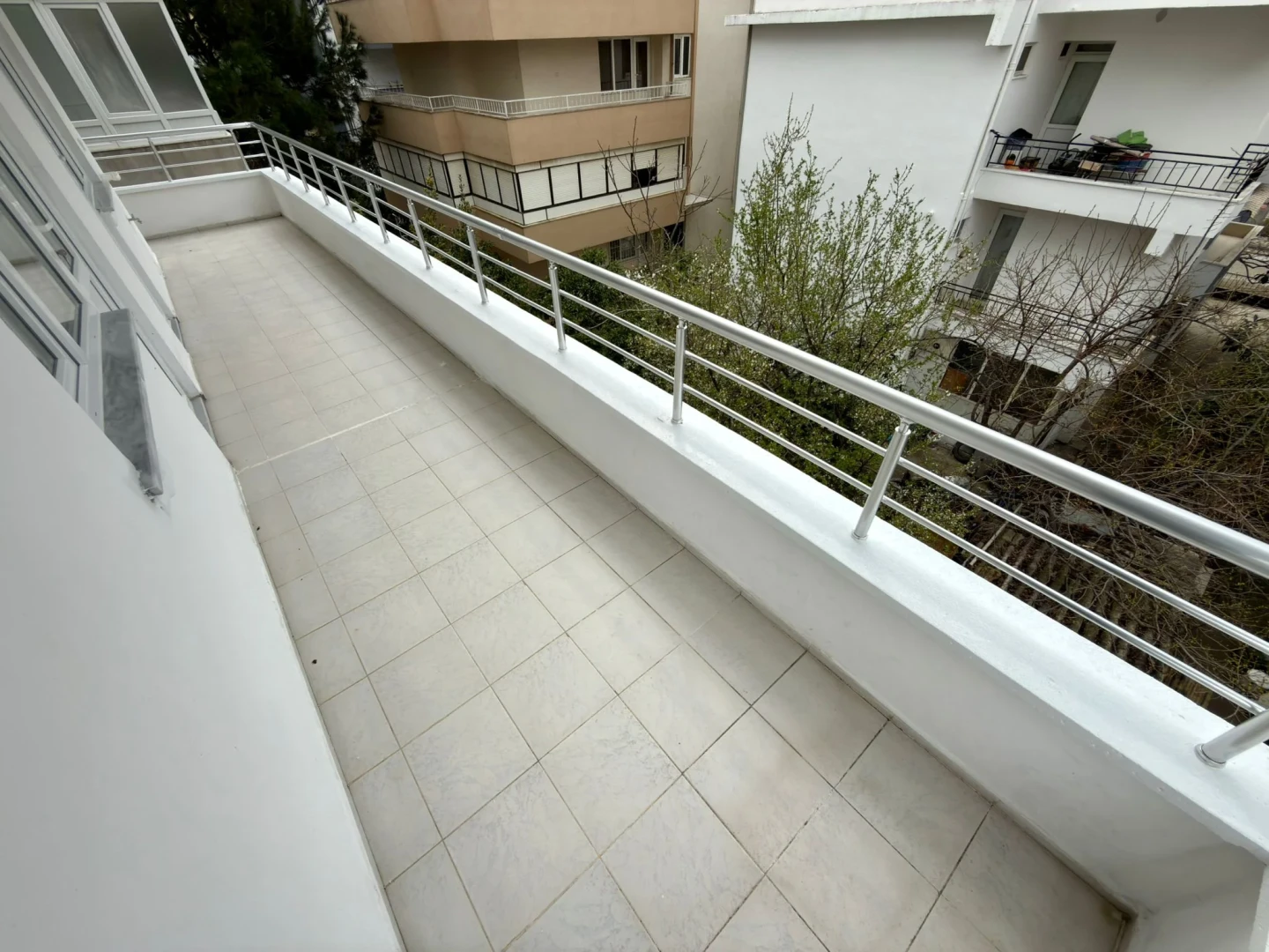 YÜKSELDEN AKÇAY MERKEZDE SATILIK ARAKAT LÜKS TASARIM 2+1 DAİRE