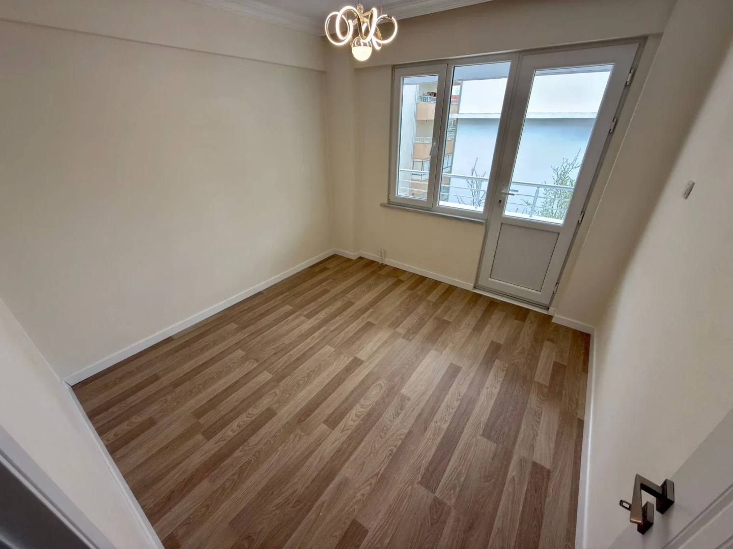 YÜKSELDEN AKÇAY MERKEZDE SATILIK ARAKAT LÜKS TASARIM 2+1 DAİRE
