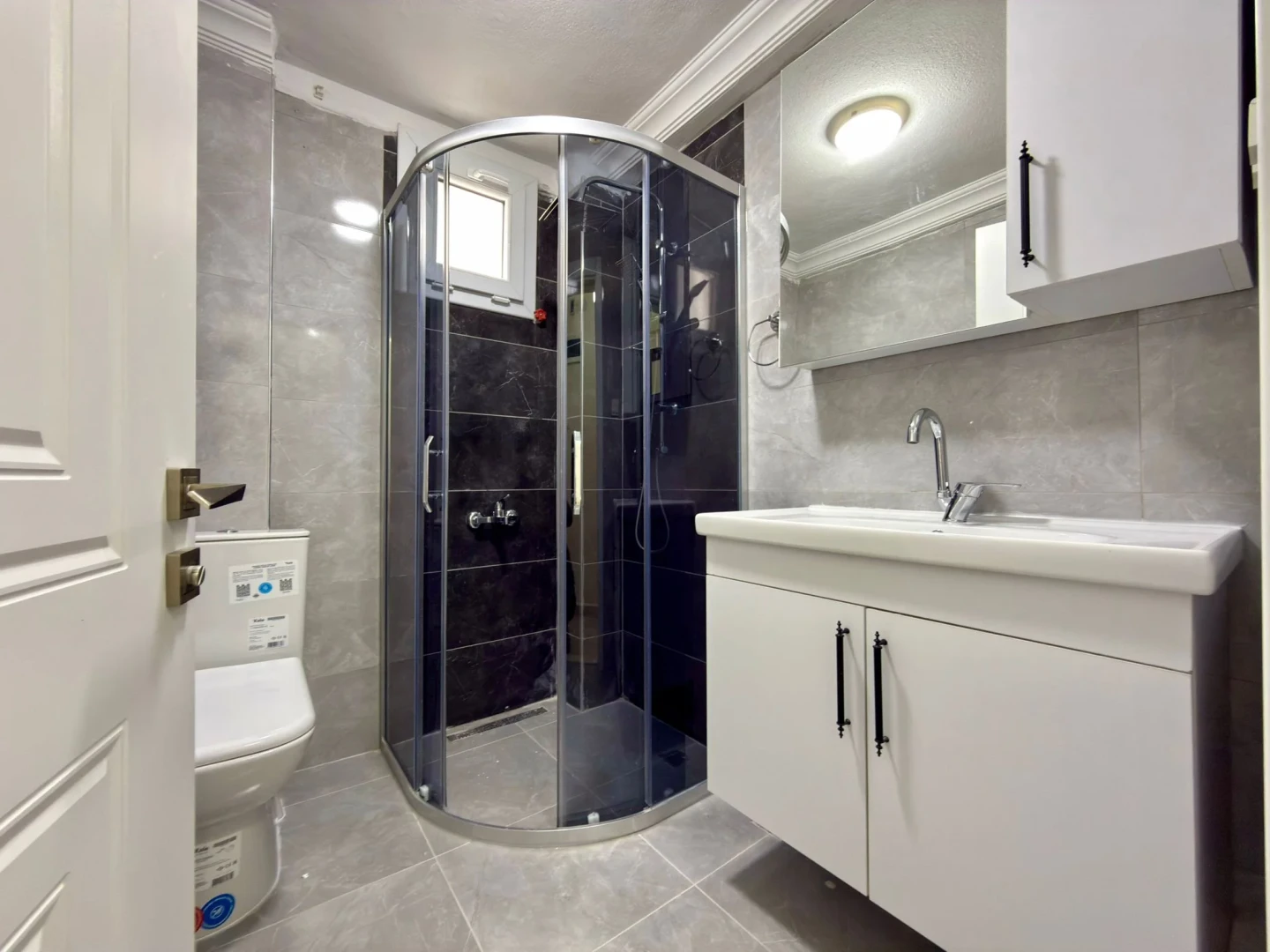 YÜKSELDEN AKÇAY MERKEZDE SATILIK ARAKAT LÜKS TASARIM 2+1 DAİRE