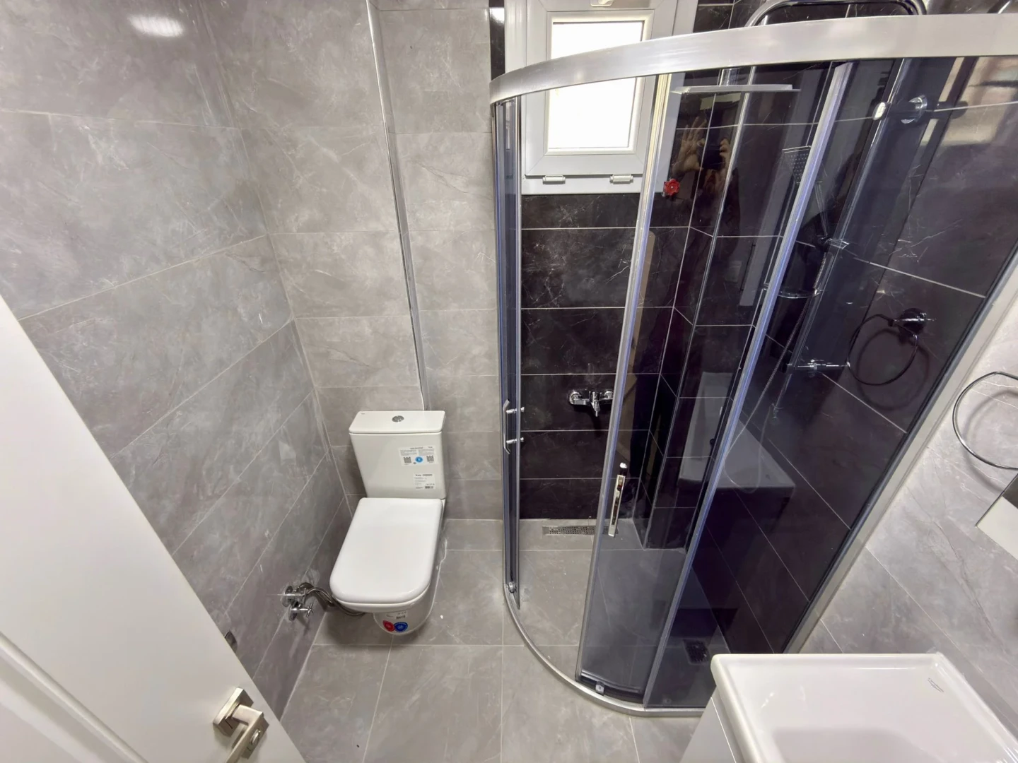 YÜKSELDEN AKÇAY MERKEZDE SATILIK ARAKAT LÜKS TASARIM 2+1 DAİRE