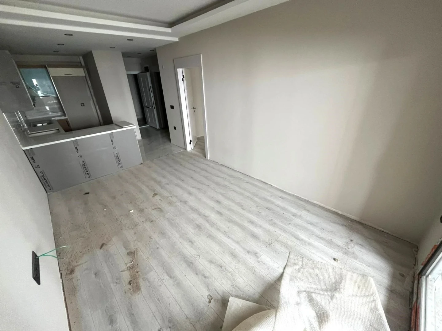 YÜKSELDEN ALTINKUMDA YENİ SIFIR BİNADA YERDEN ISITMALI 1+1DAİRE