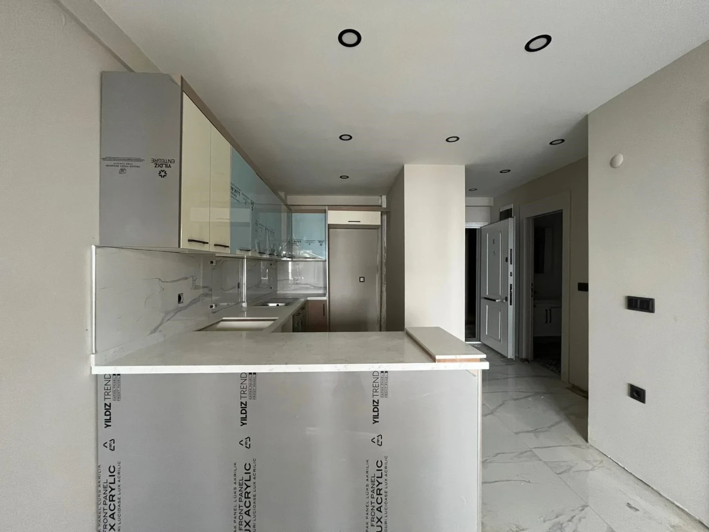 YÜKSELDEN ALTINKUMDA YENİ SIFIR BİNADA YERDEN ISITMALI 1+1DAİRE