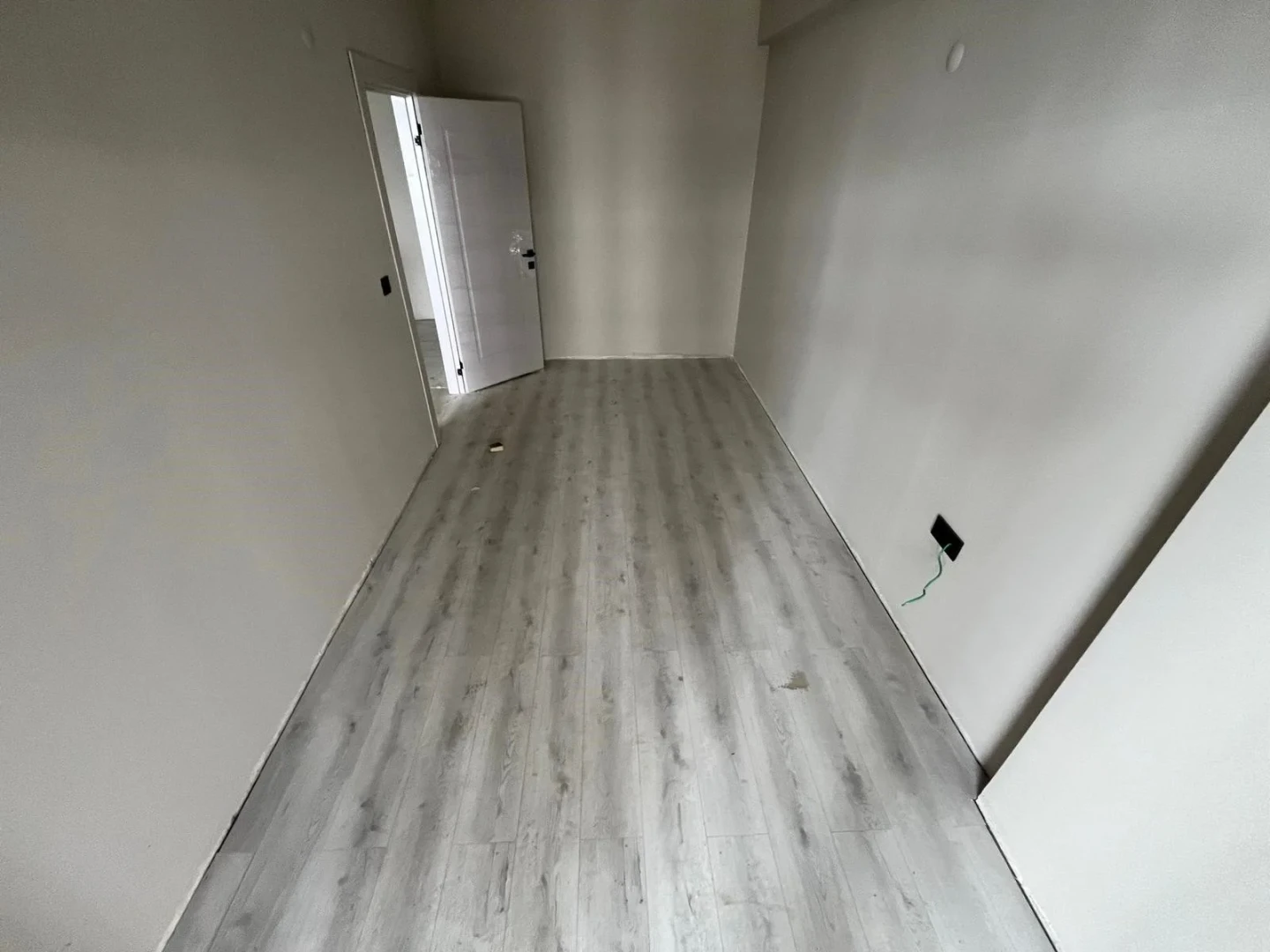YÜKSELDEN ALTINKUMDA YENİ SIFIR BİNADA YERDEN ISITMALI 1+1DAİRE