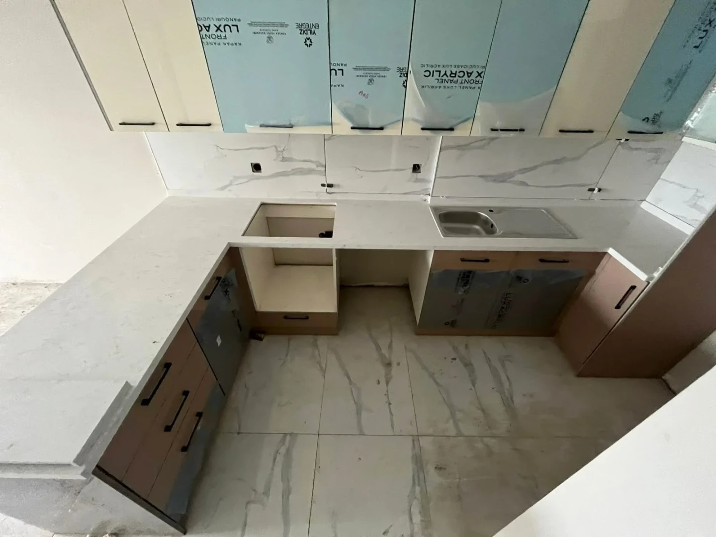 YÜKSELDEN ALTINKUMDA YENİ SIFIR BİNADA YERDEN ISITMALI 1+1DAİRE