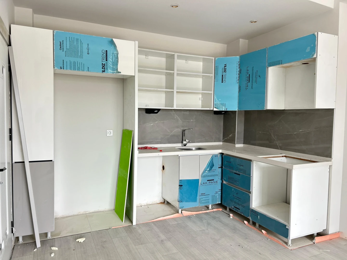 YÜKSEL'DEN KADIKÖY'DE 2+1 TAKASA AÇIK ARAKAT SIFIR LÜKS DAİRE