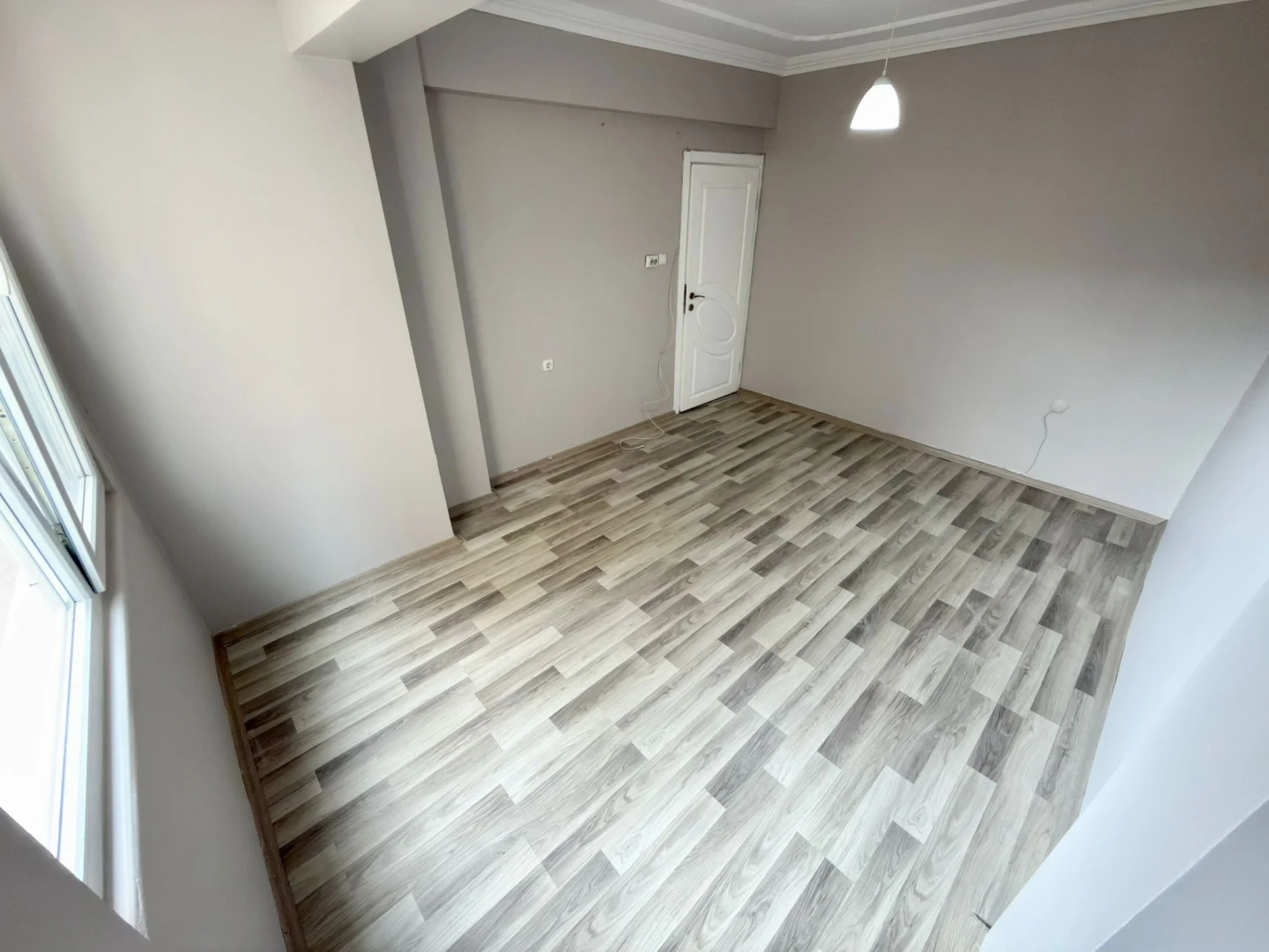 YÜKSELDEN ALTINKUMDA DENİZE 200M BAHÇELİ 2+1 AYRI MUTFAK DAİRE