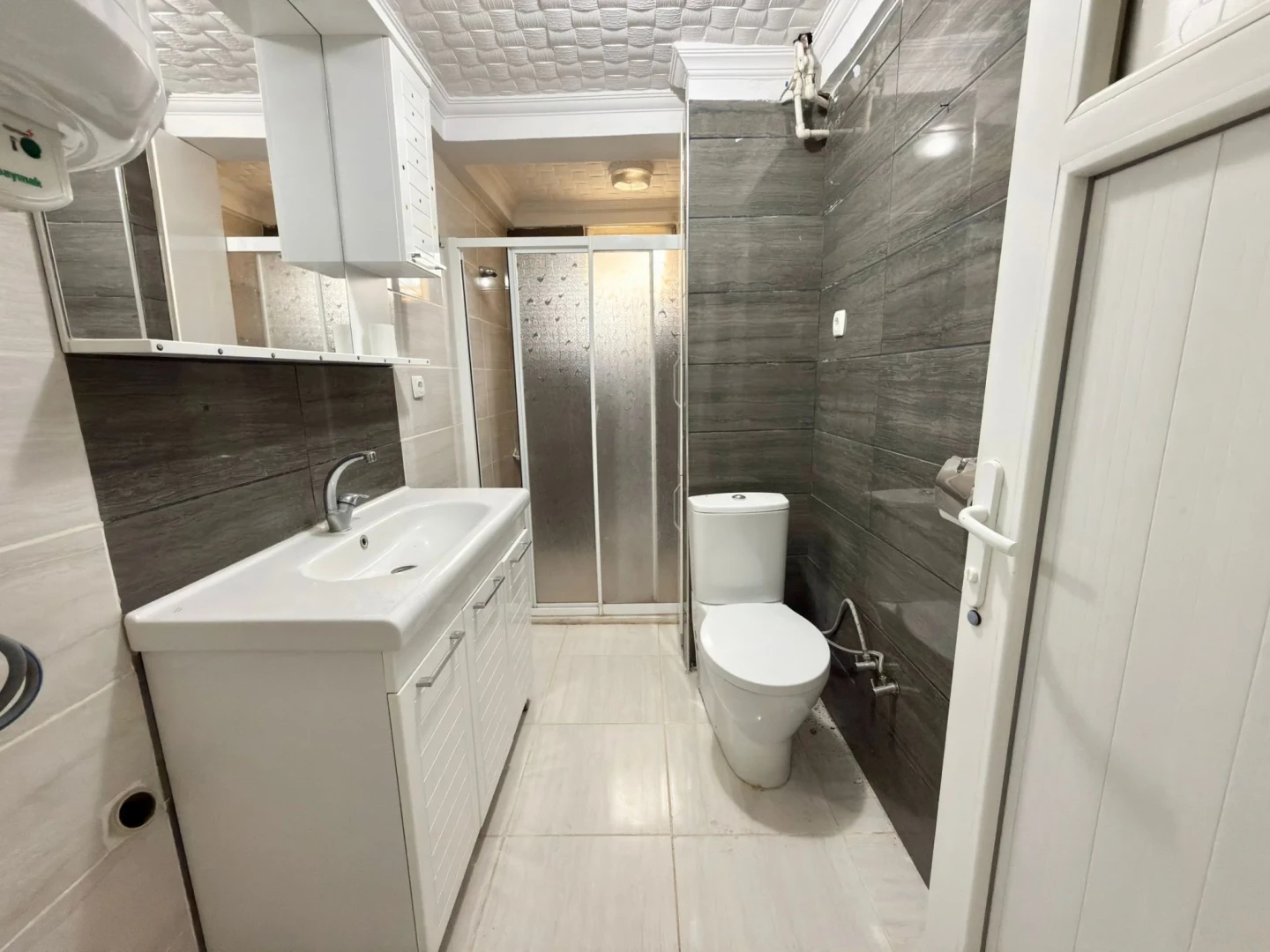 YÜKSELDEN ALTINKUMDA DENİZE 200M BAHÇELİ 2+1 AYRI MUTFAK DAİRE
