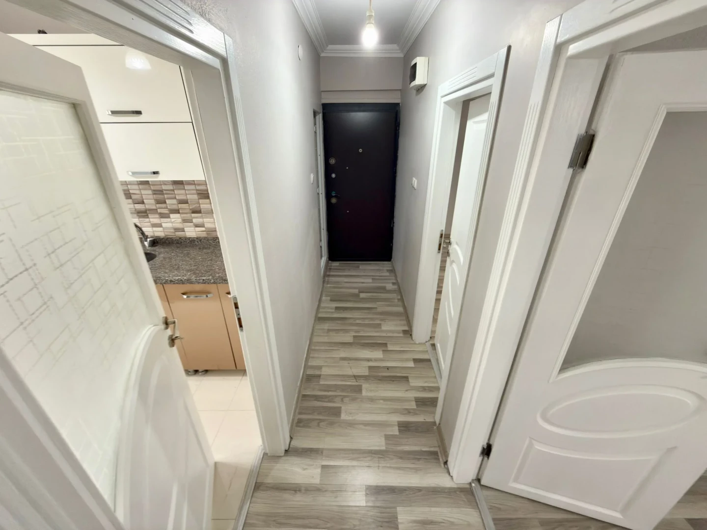 YÜKSELDEN ALTINKUMDA DENİZE 200M BAHÇELİ 2+1 AYRI MUTFAK DAİRE