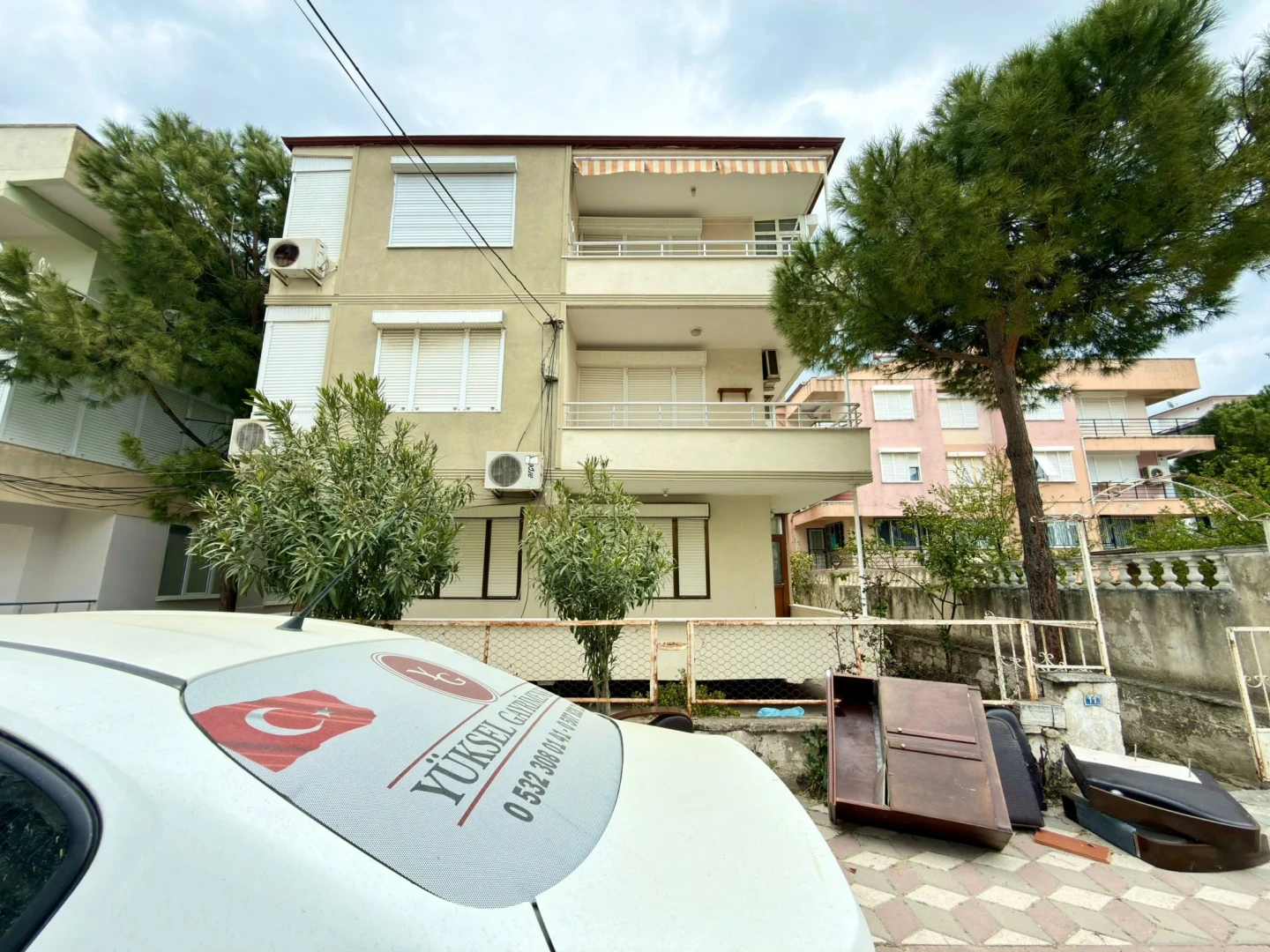 YÜKSELDEN ALTINKUMDA DENİZE 200M BAHÇELİ 2+1 AYRI MUTFAK DAİRE