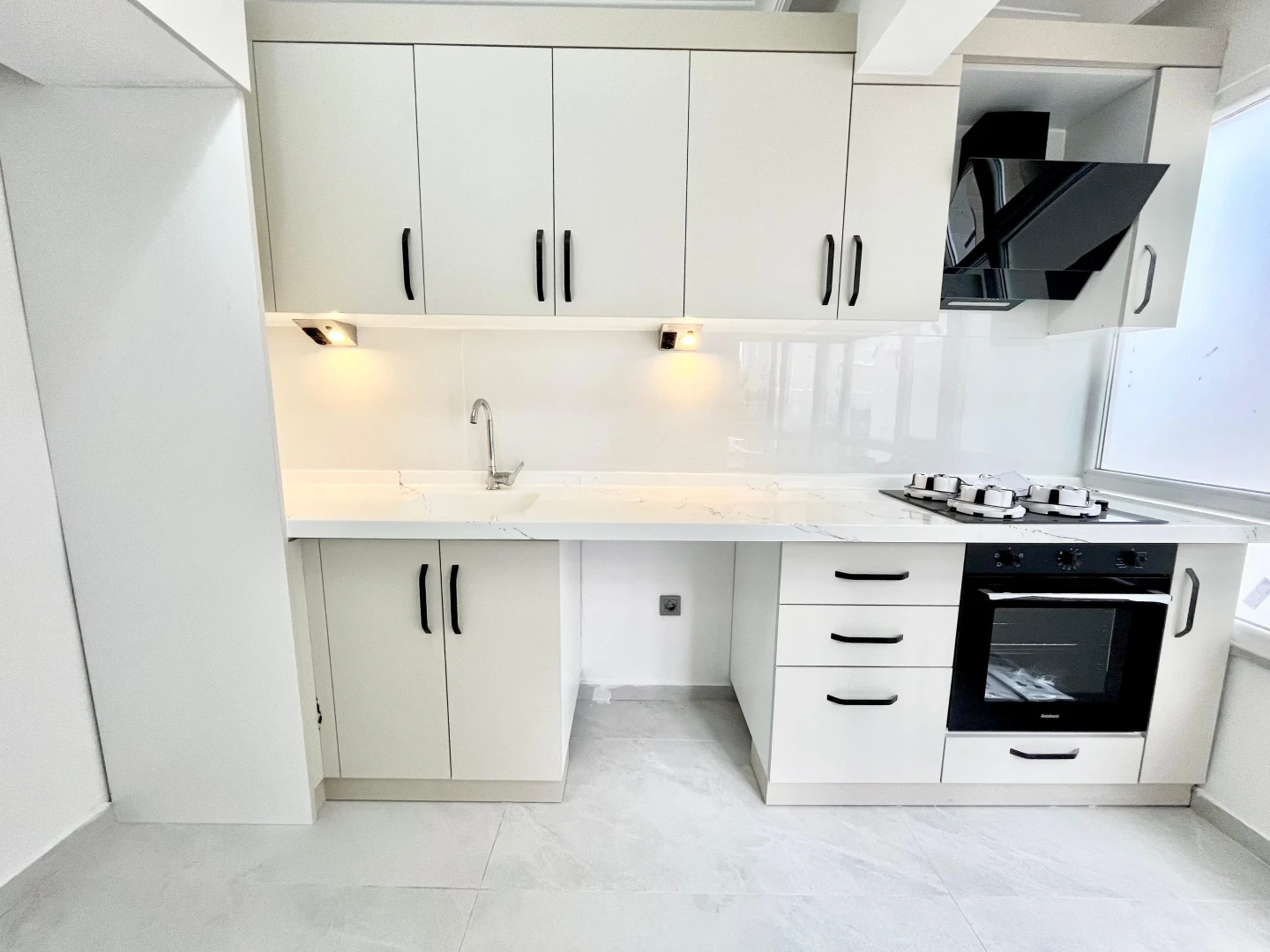 YÜKSELDEN ALTINUMDA DENİZE 50mt AYRI MUTFAKLI ÖN CEPHE 2+1 DAİRE