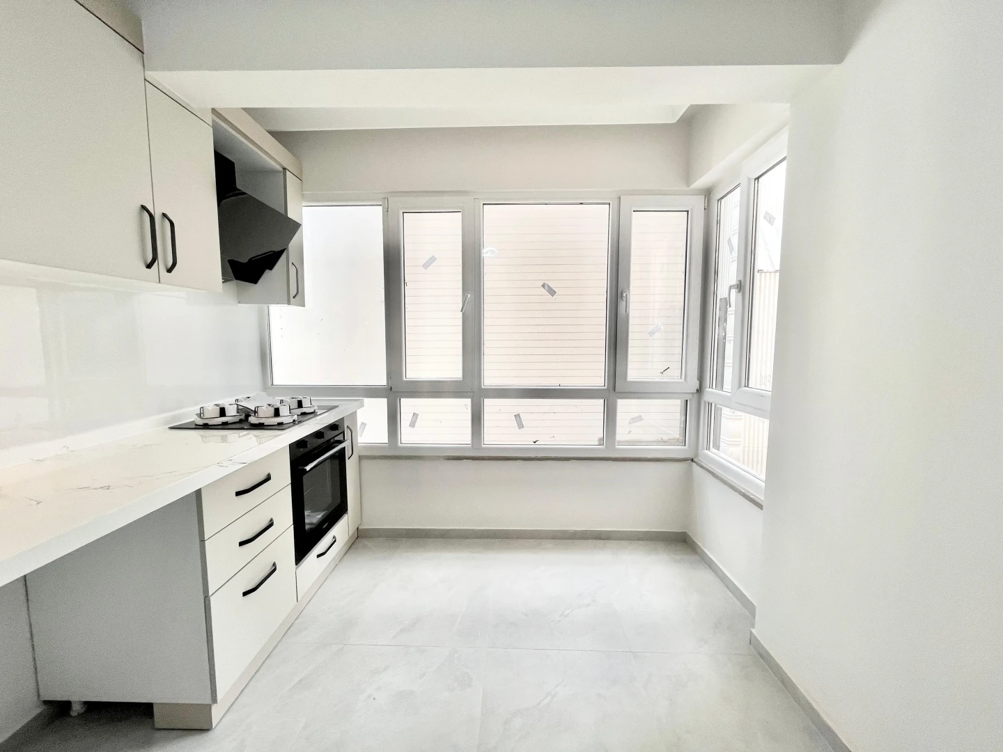 YÜKSELDEN ALTINUMDA DENİZE 50mt AYRI MUTFAKLI ÖN CEPHE 2+1 DAİRE