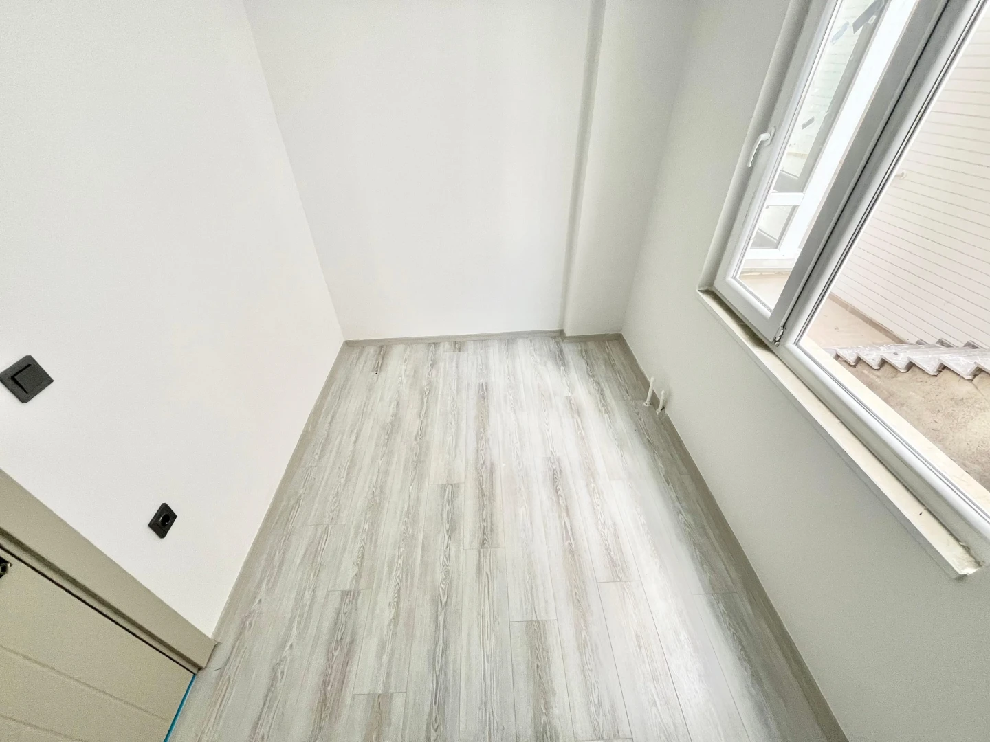 YÜKSELDEN ALTINUMDA DENİZE 50mt AYRI MUTFAKLI ÖN CEPHE 2+1 DAİRE