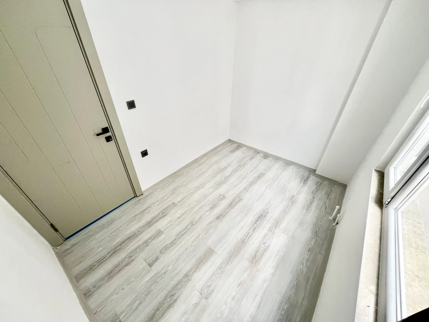 YÜKSELDEN ALTINUMDA DENİZE 50mt AYRI MUTFAKLI ÖN CEPHE 2+1 DAİRE