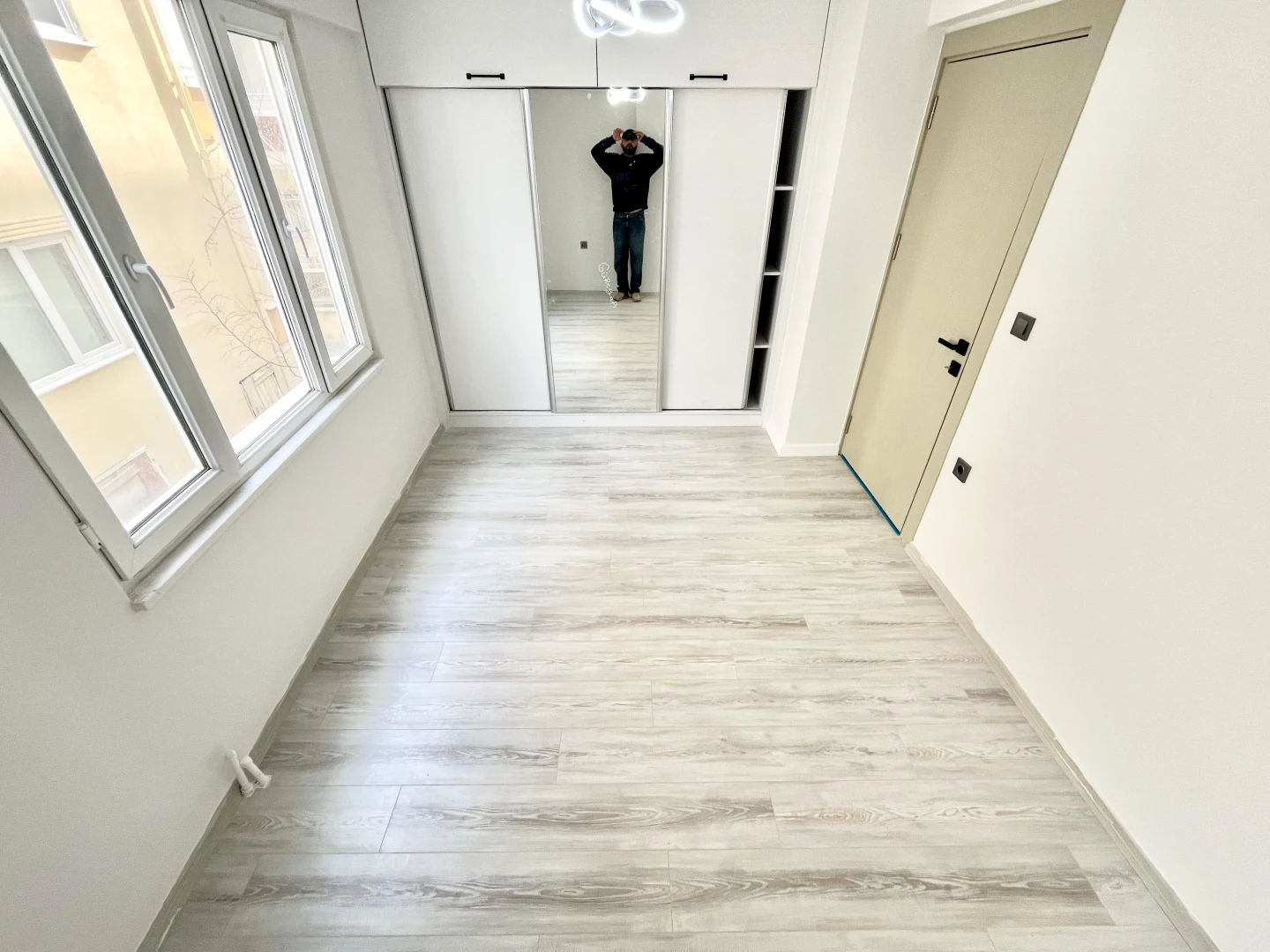 YÜKSELDEN ALTINUMDA DENİZE 50mt AYRI MUTFAKLI ÖN CEPHE 2+1 DAİRE