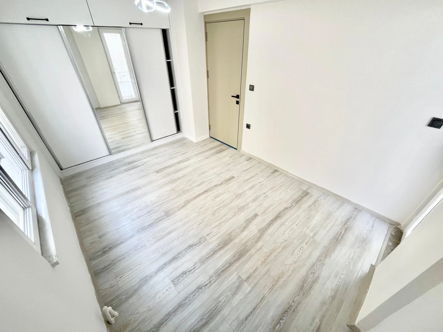 YÜKSELDEN ALTINUMDA DENİZE 50mt AYRI MUTFAKLI ÖN CEPHE 2+1 DAİRE