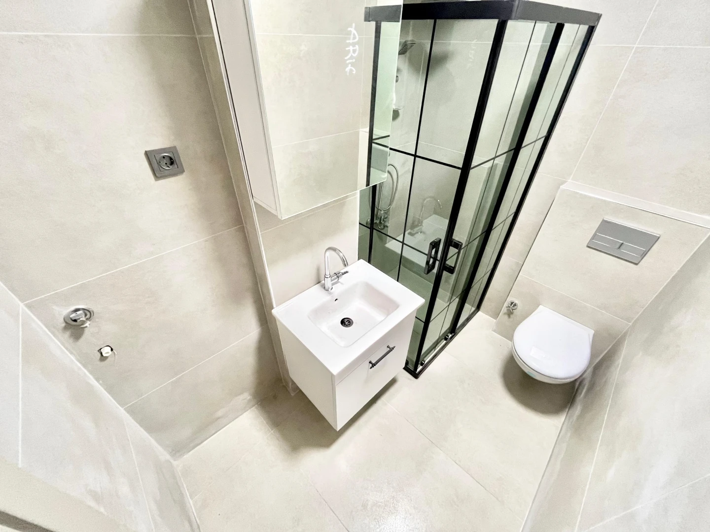 YÜKSELDEN ALTINUMDA DENİZE 50mt AYRI MUTFAKLI ÖN CEPHE 2+1 DAİRE