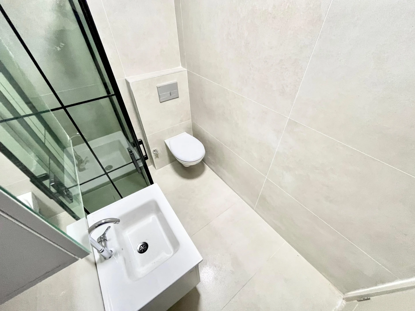 YÜKSELDEN ALTINUMDA DENİZE 50mt AYRI MUTFAKLI ÖN CEPHE 2+1 DAİRE