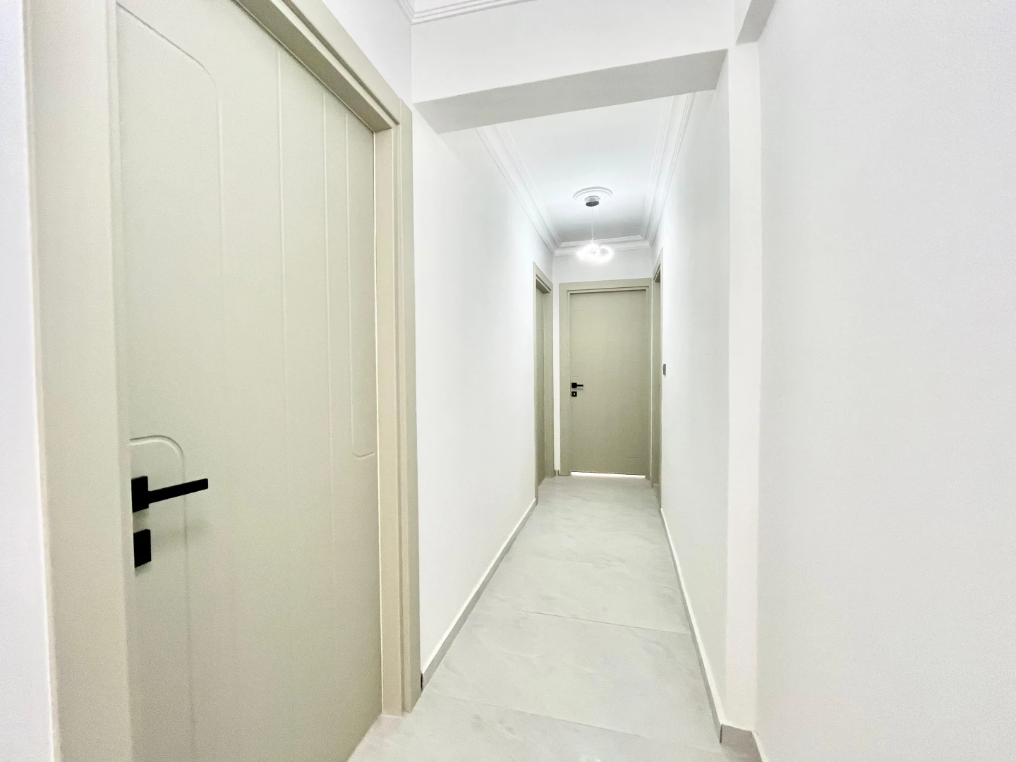 YÜKSELDEN ALTINUMDA DENİZE 50mt AYRI MUTFAKLI ÖN CEPHE 2+1 DAİRE