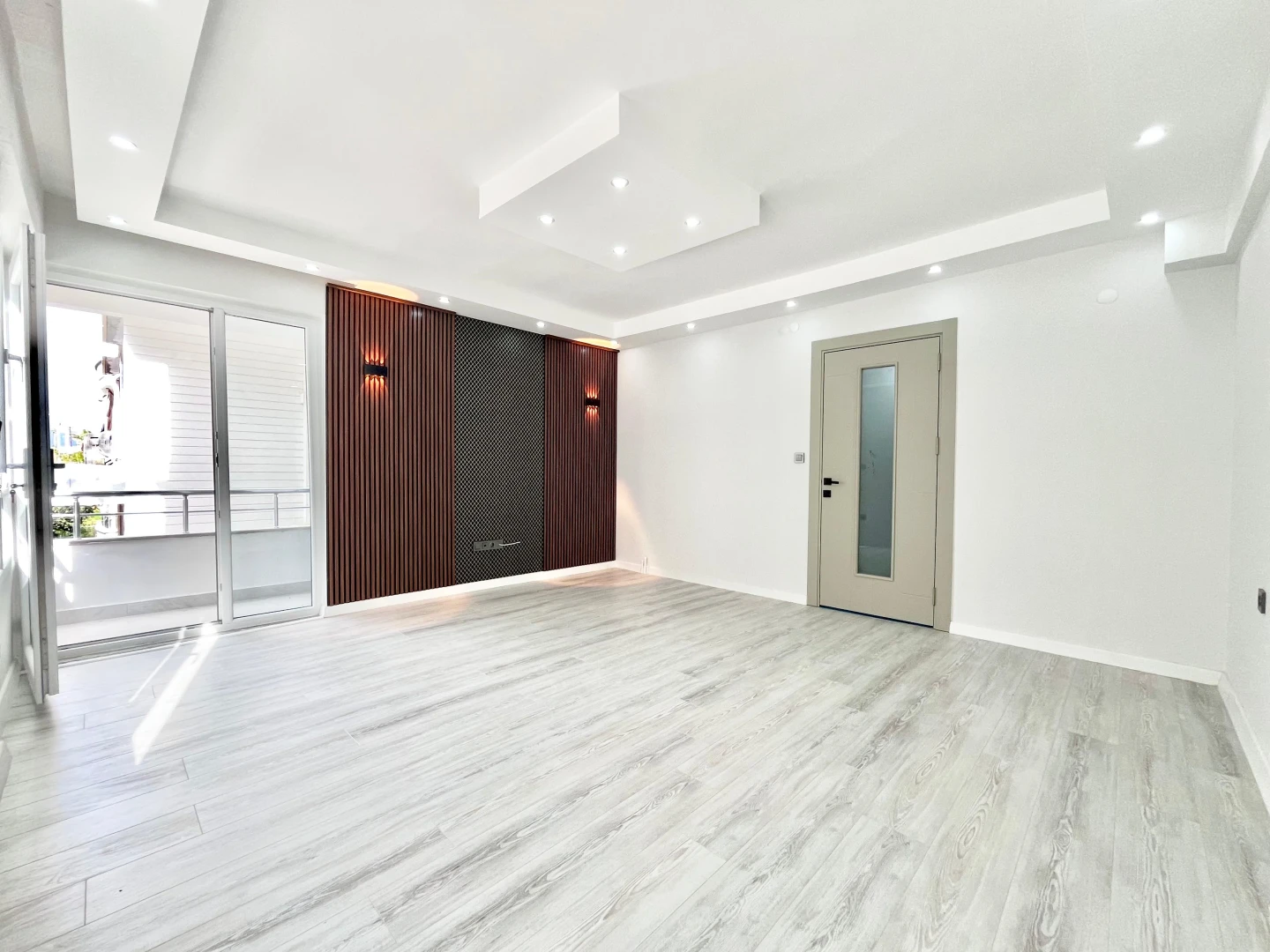 YÜKSELDEN ALTINUMDA DENİZE 50mt AYRI MUTFAKLI ÖN CEPHE 2+1 DAİRE