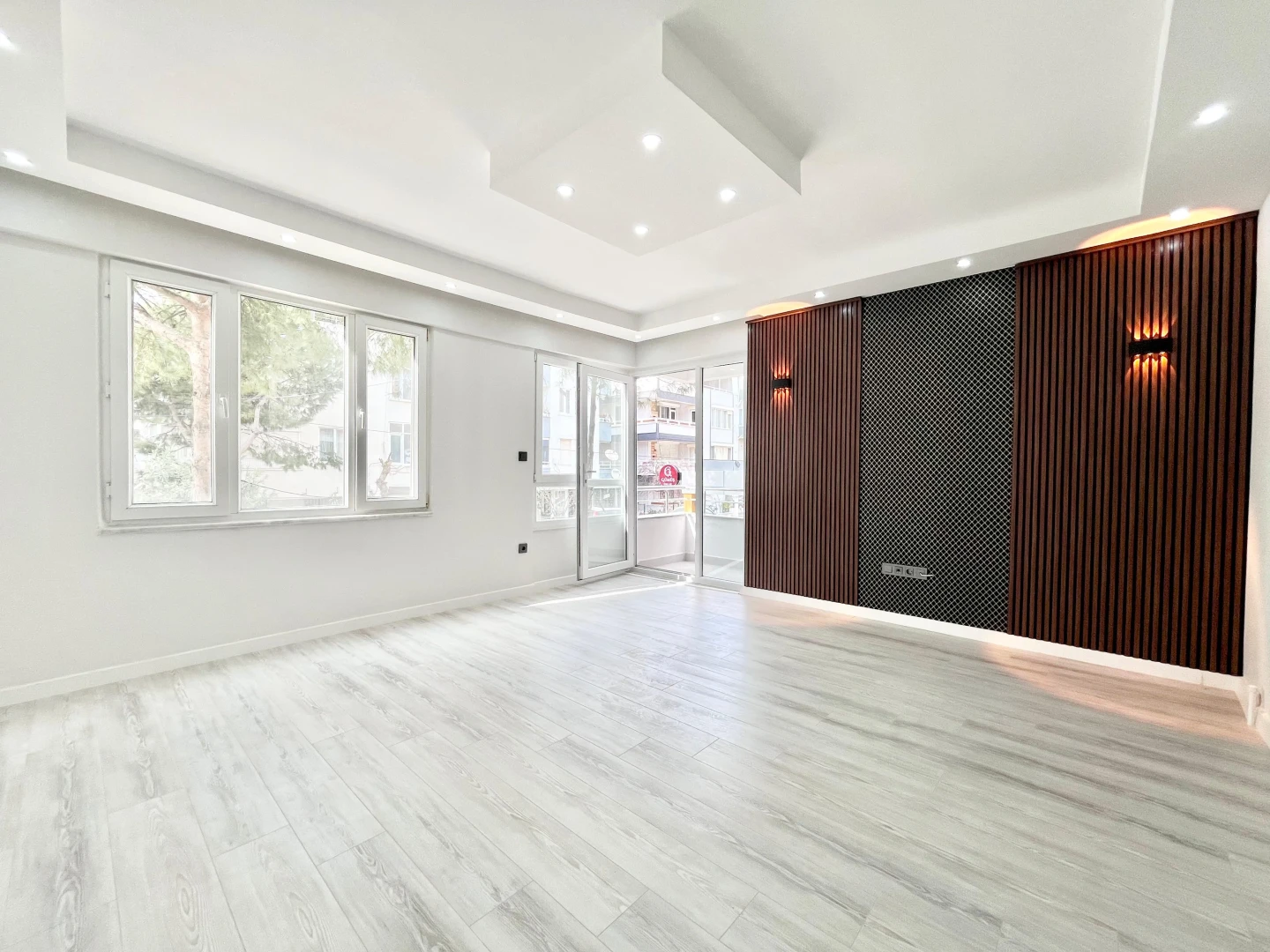 YÜKSELDEN ALTINUMDA DENİZE 50mt AYRI MUTFAKLI ÖN CEPHE 2+1 DAİRE