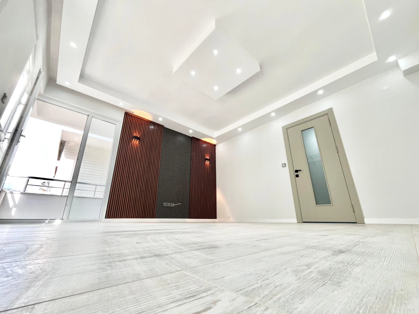 YÜKSELDEN ALTINUMDA DENİZE 50mt AYRI MUTFAKLI ÖN CEPHE 2+1 DAİRE