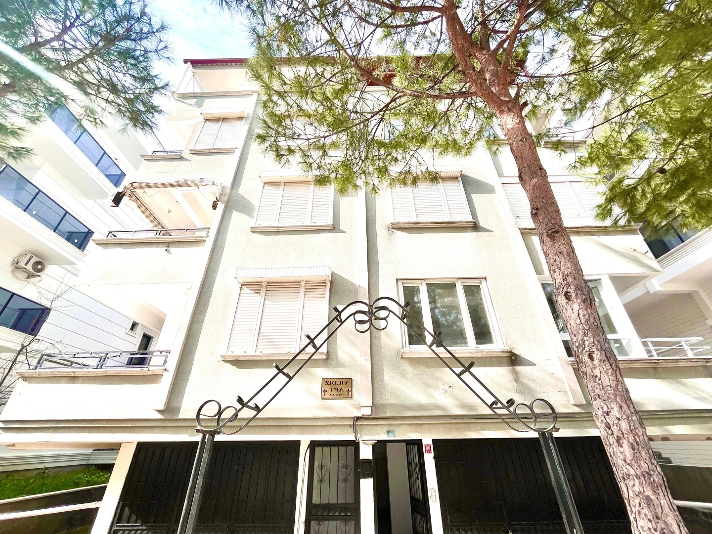 YÜKSELDEN ALTINUMDA DENİZE 50mt AYRI MUTFAKLI ÖN CEPHE 2+1 DAİRE