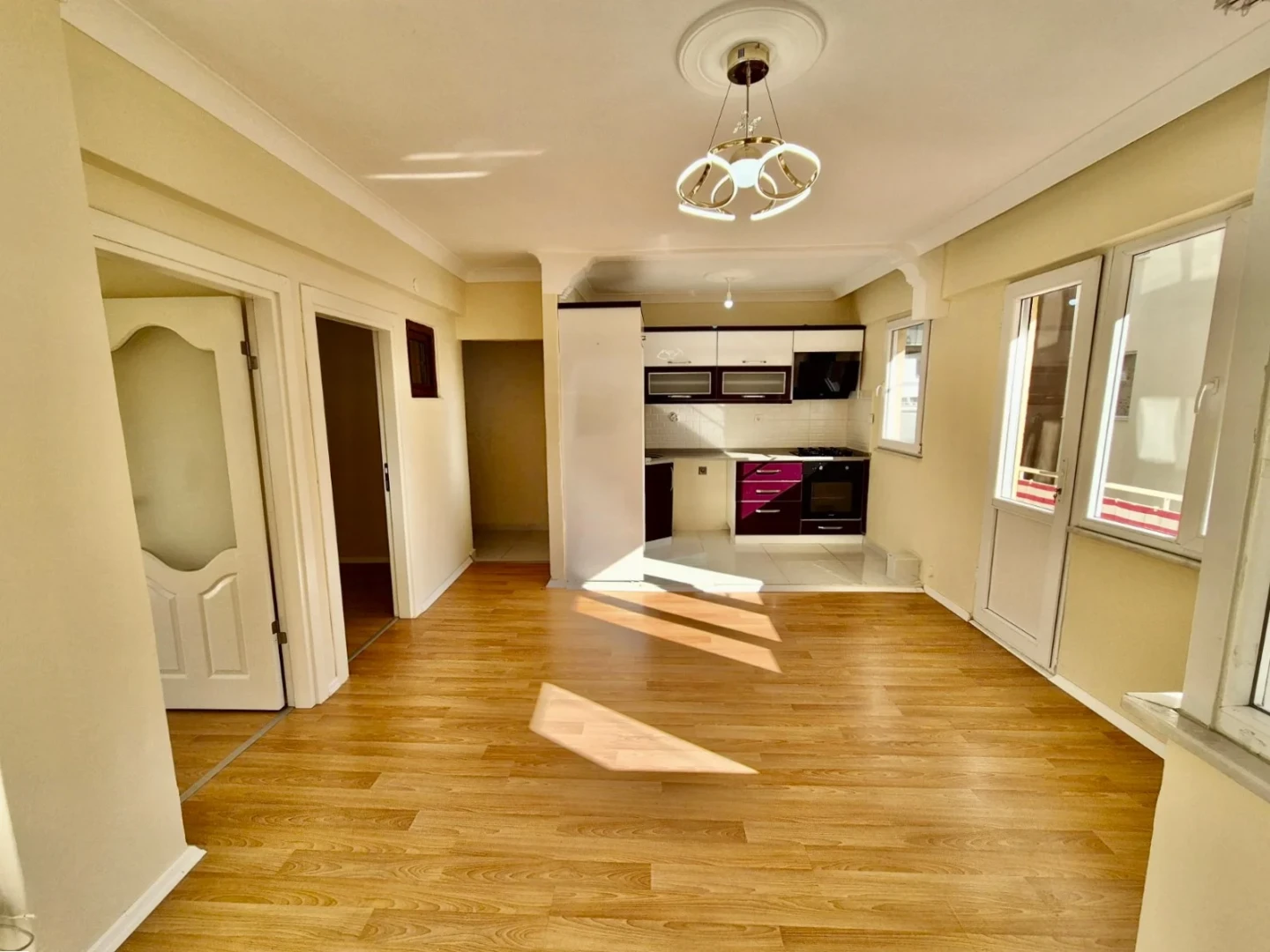 YÜKSEL'DEN AKÇAY MERKEZ'DE FULL BAKIMLI DENİZE 300mt 2+1 DAİRE
