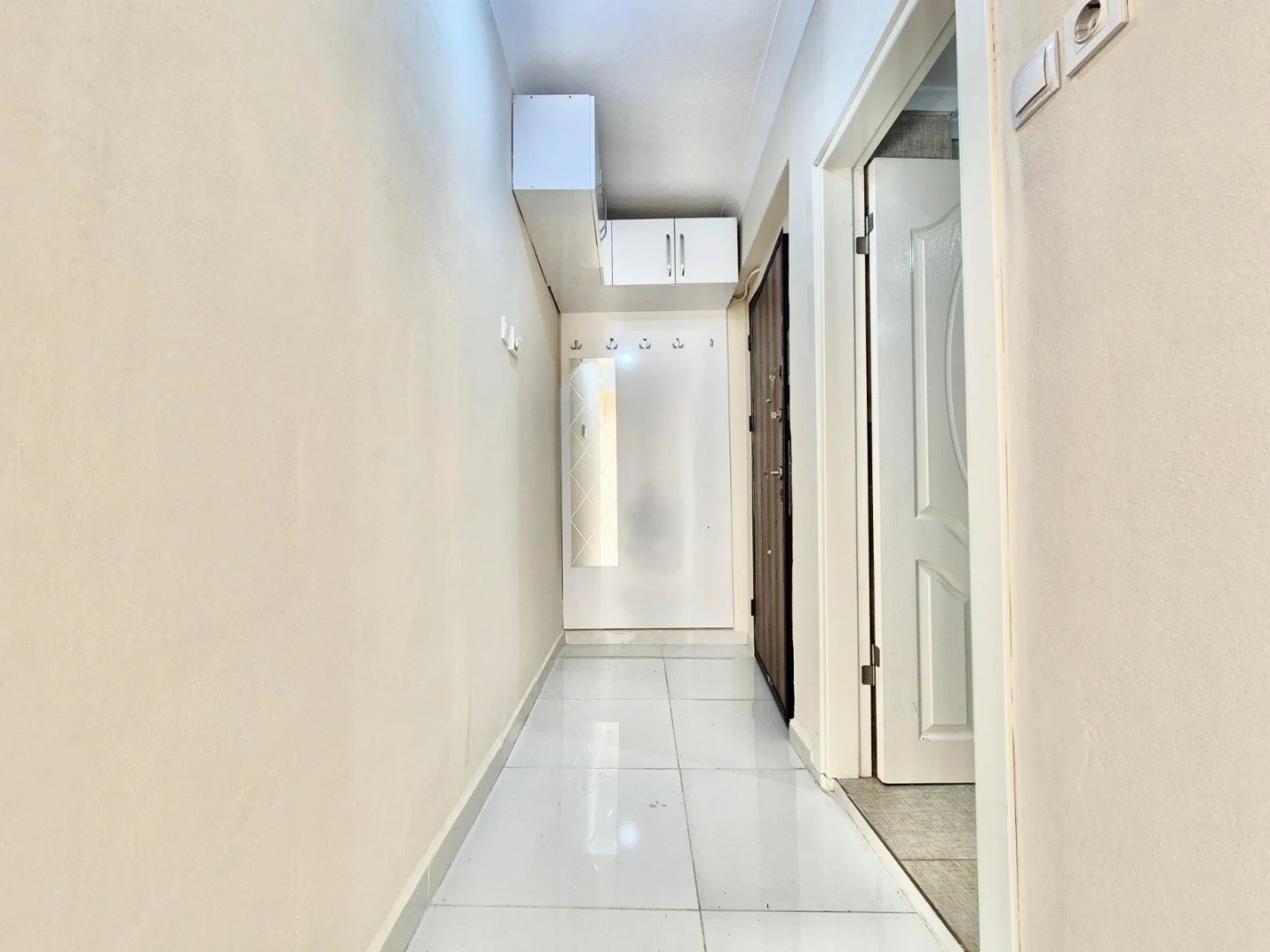 YÜKSEL'DEN AKÇAY MERKEZ'DE FULL BAKIMLI DENİZE 300mt 2+1 DAİRE