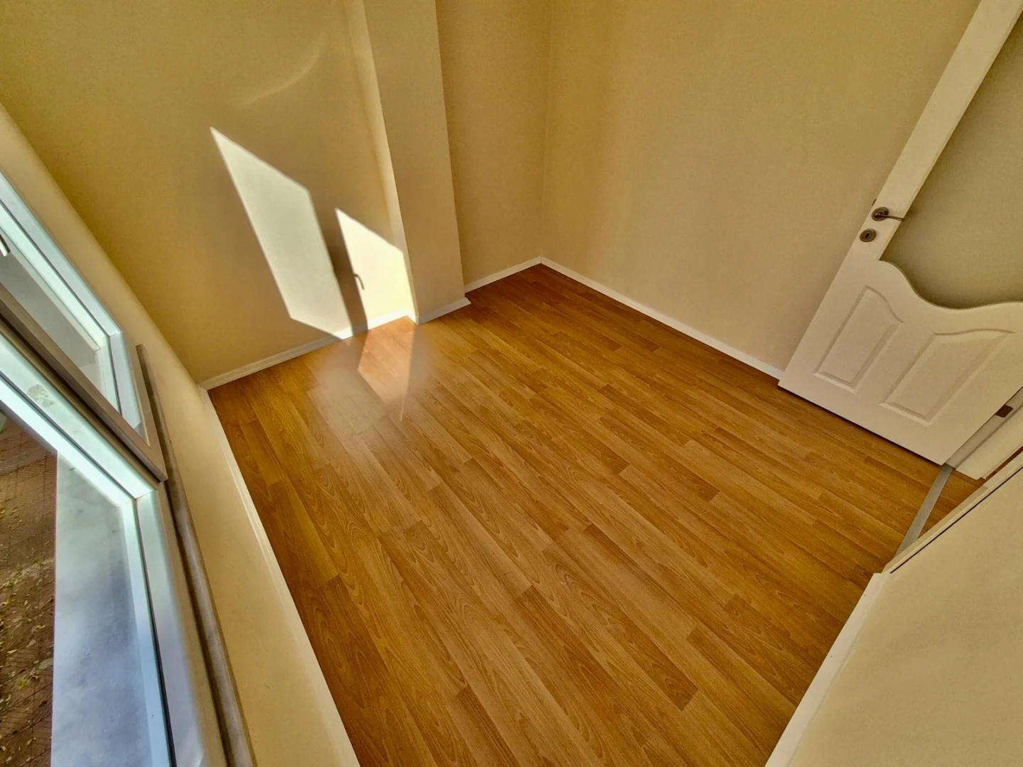 YÜKSEL'DEN AKÇAY MERKEZ'DE FULL BAKIMLI DENİZE 300mt 2+1 DAİRE
