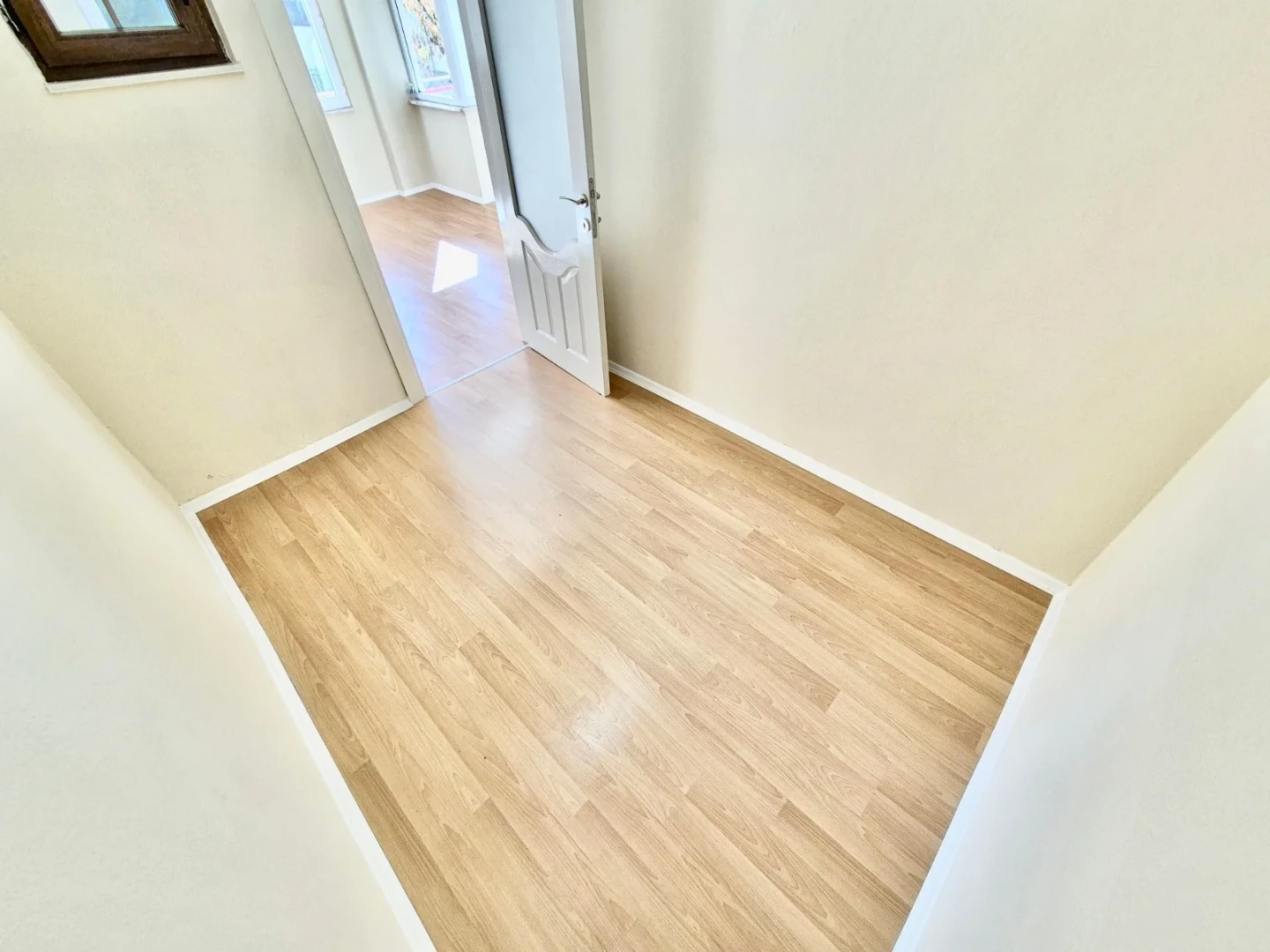 YÜKSEL'DEN AKÇAY MERKEZ'DE FULL BAKIMLI DENİZE 300mt 2+1 DAİRE