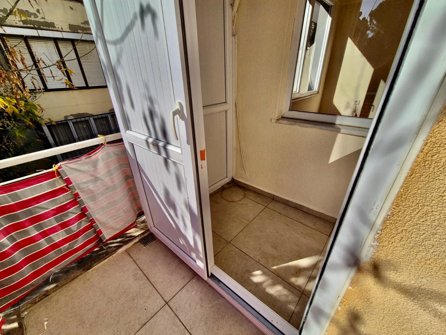 YÜKSEL'DEN AKÇAY MERKEZ'DE FULL BAKIMLI DENİZE 300mt 2+1 DAİRE