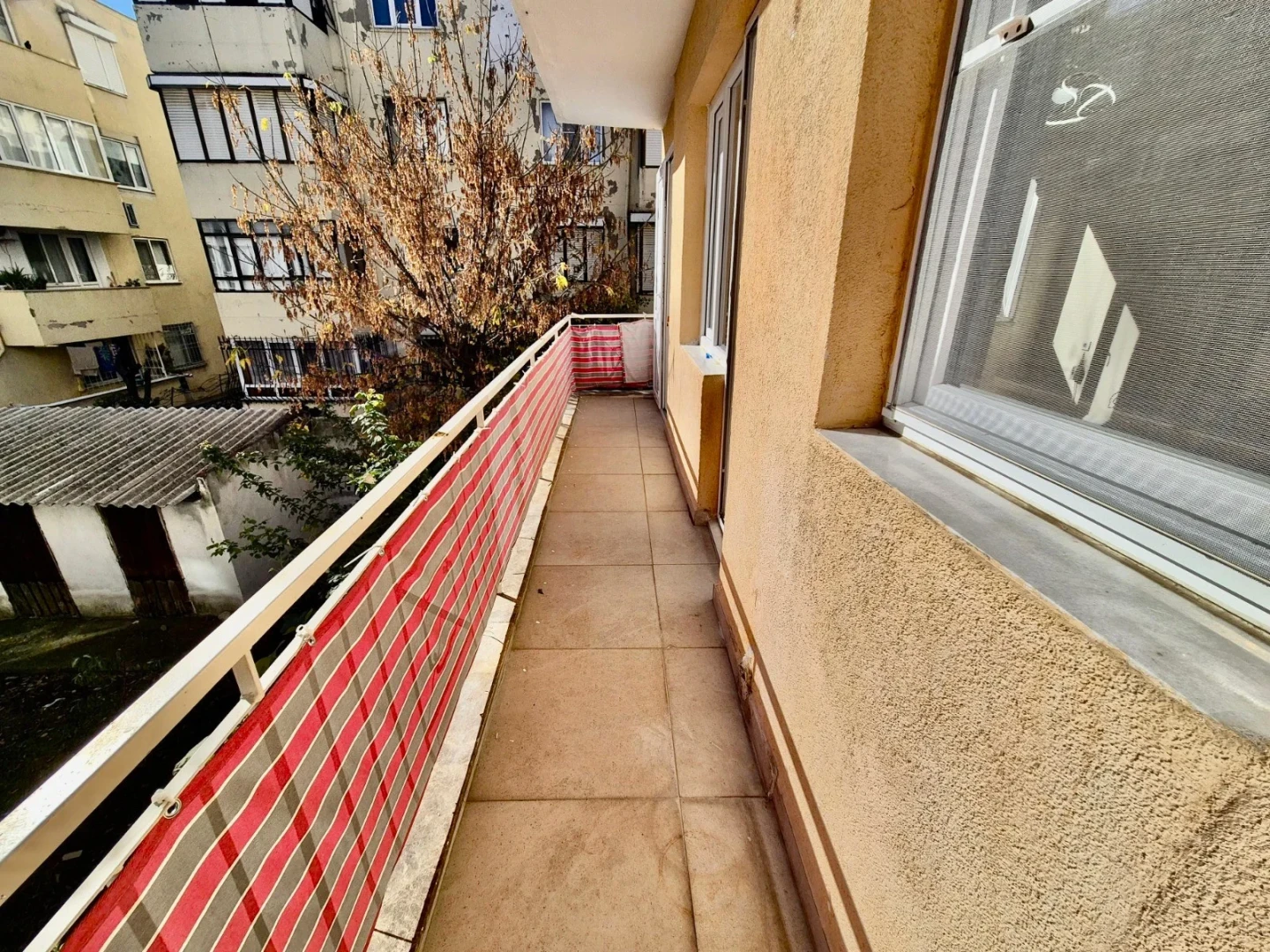 YÜKSEL'DEN AKÇAY MERKEZ'DE FULL BAKIMLI DENİZE 300mt 2+1 DAİRE