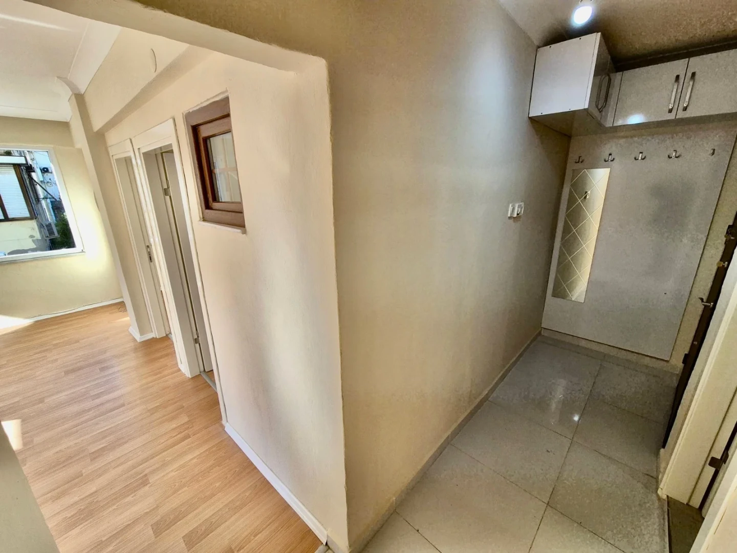 YÜKSEL'DEN AKÇAY MERKEZ'DE FULL BAKIMLI DENİZE 300mt 2+1 DAİRE