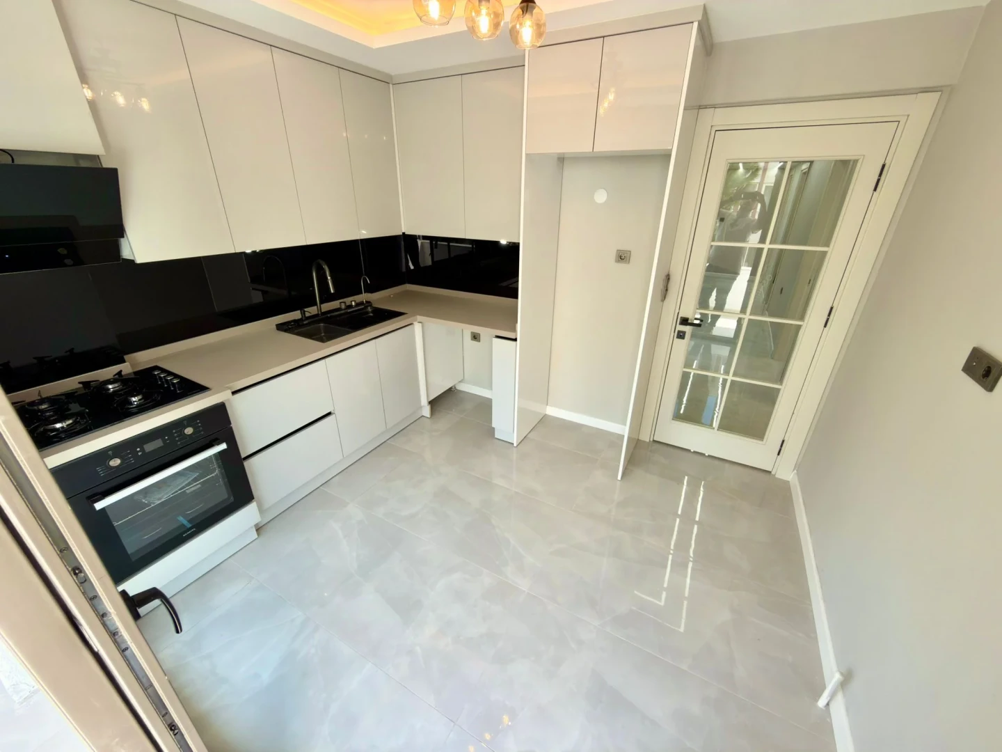 YÜKSELDEN ALTINKUMDA ARA KAT ÖN CEPHE ULTRA LÜX 3+1 DAİRE