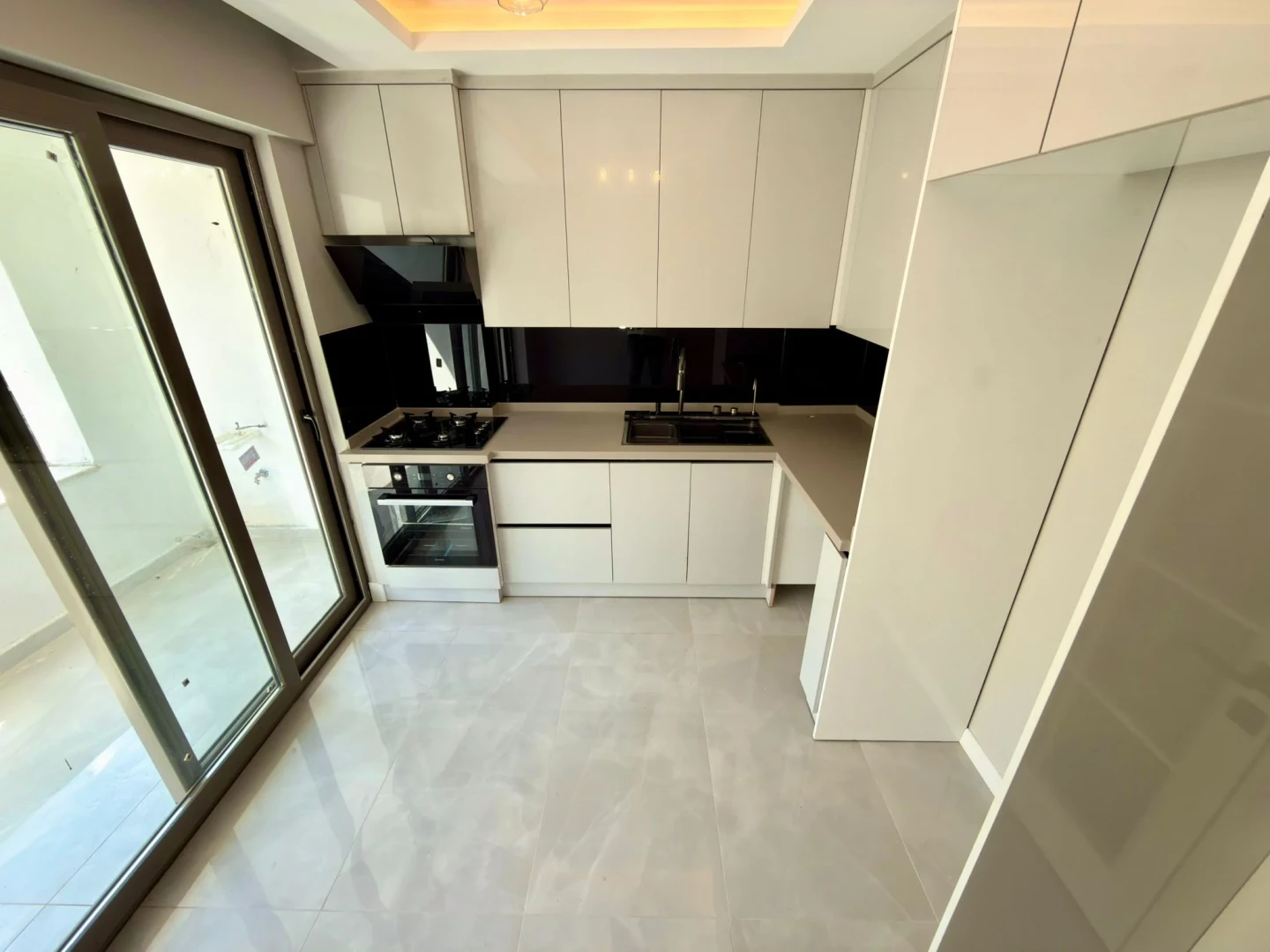 YÜKSELDEN ALTINKUMDA ARA KAT ÖN CEPHE ULTRA LÜX 3+1 DAİRE