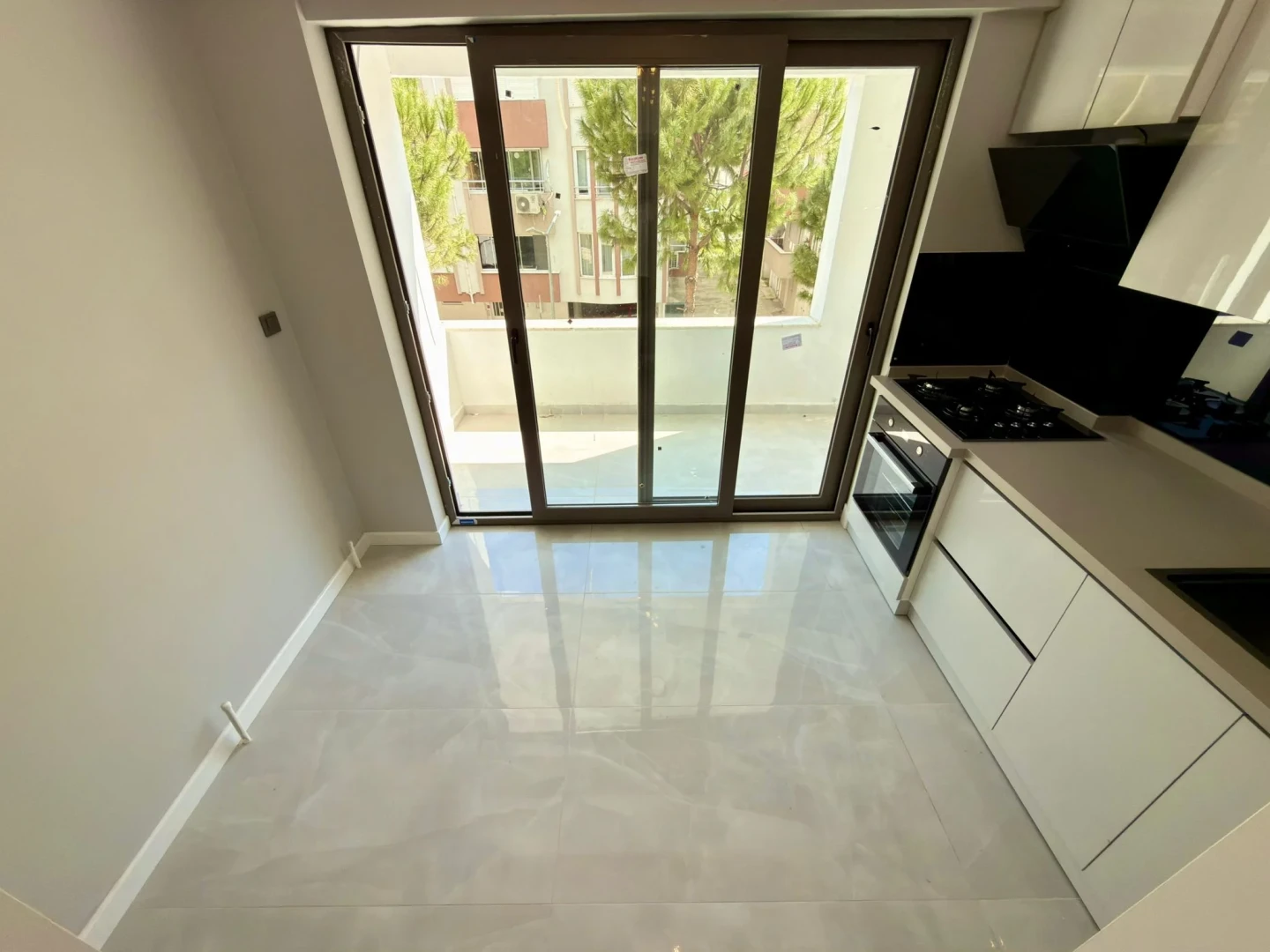YÜKSELDEN ALTINKUMDA ARA KAT ÖN CEPHE ULTRA LÜX 3+1 DAİRE