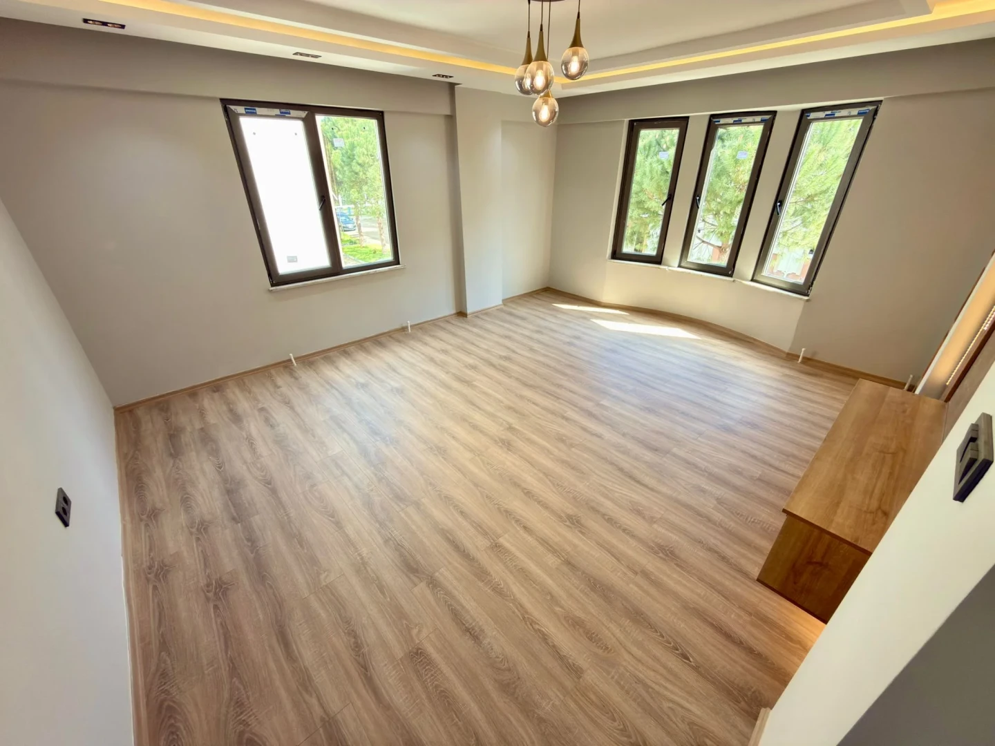 YÜKSELDEN ALTINKUMDA ARA KAT ÖN CEPHE ULTRA LÜX 3+1 DAİRE