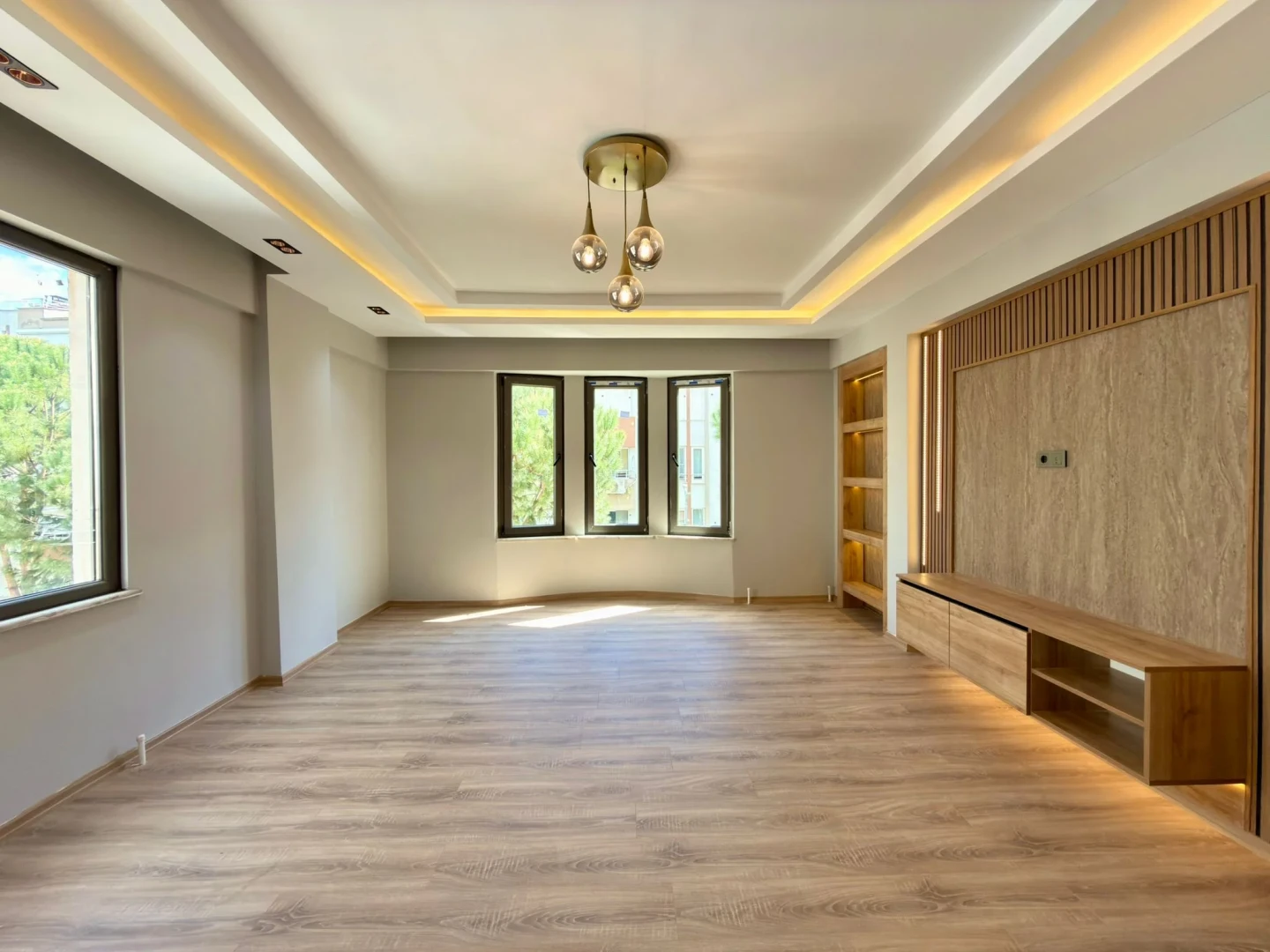 YÜKSELDEN ALTINKUMDA ARA KAT ÖN CEPHE ULTRA LÜX 3+1 DAİRE