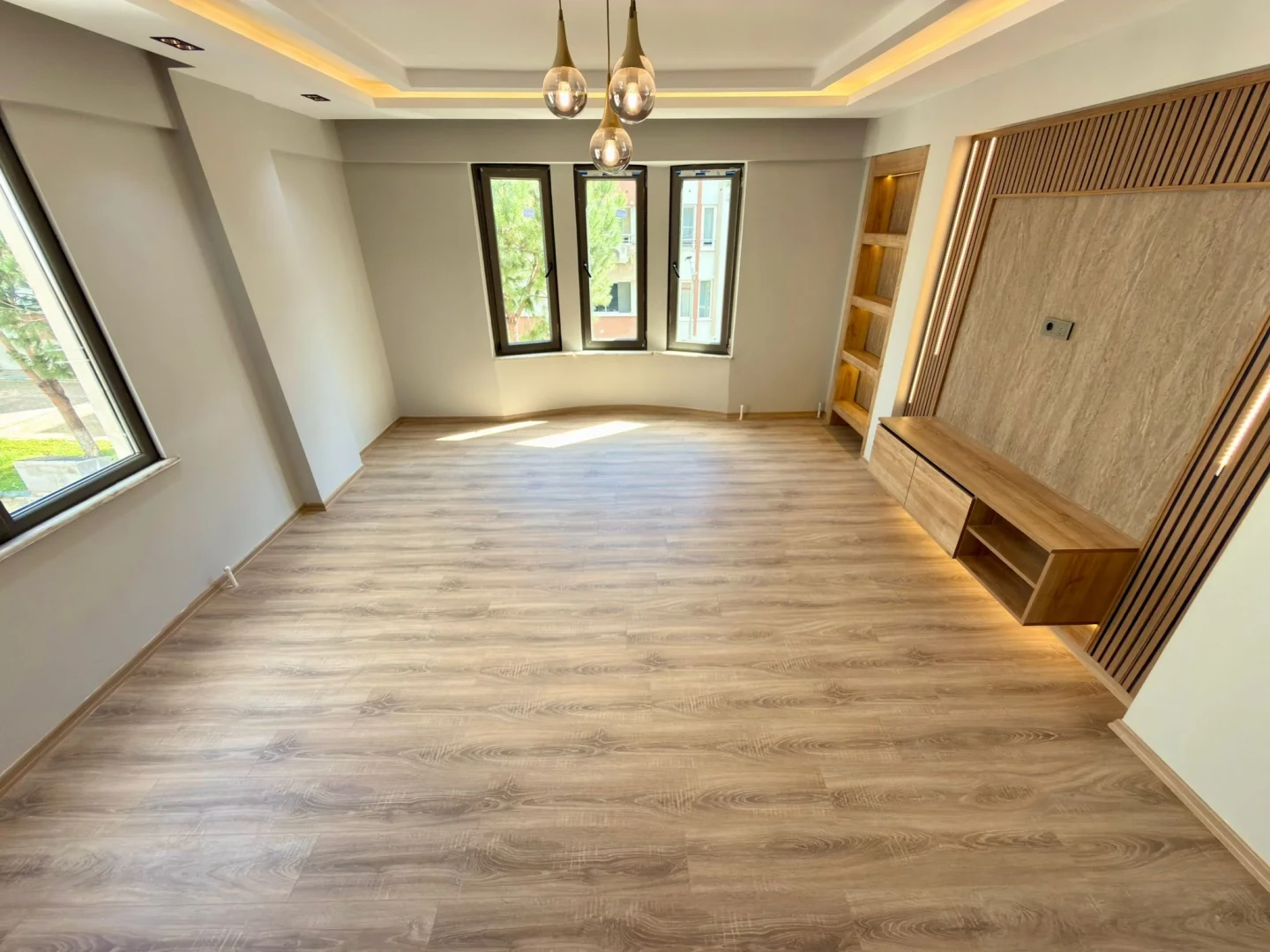 YÜKSELDEN ALTINKUMDA ARA KAT ÖN CEPHE ULTRA LÜX 3+1 DAİRE