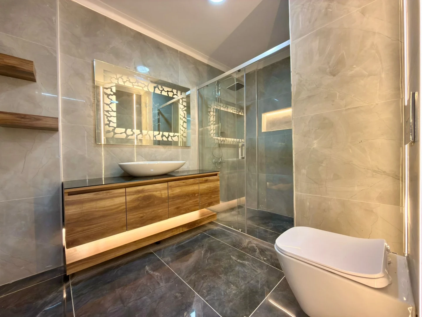 YÜKSELDEN ALTINKUMDA ARA KAT ÖN CEPHE ULTRA LÜX 3+1 DAİRE