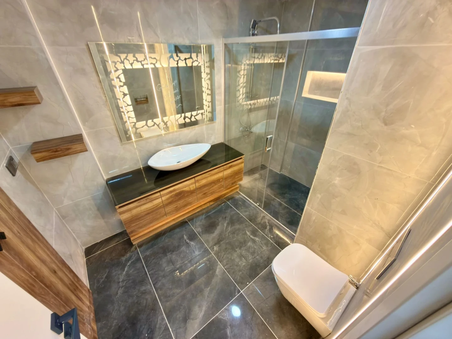 YÜKSELDEN ALTINKUMDA ARA KAT ÖN CEPHE ULTRA LÜX 3+1 DAİRE