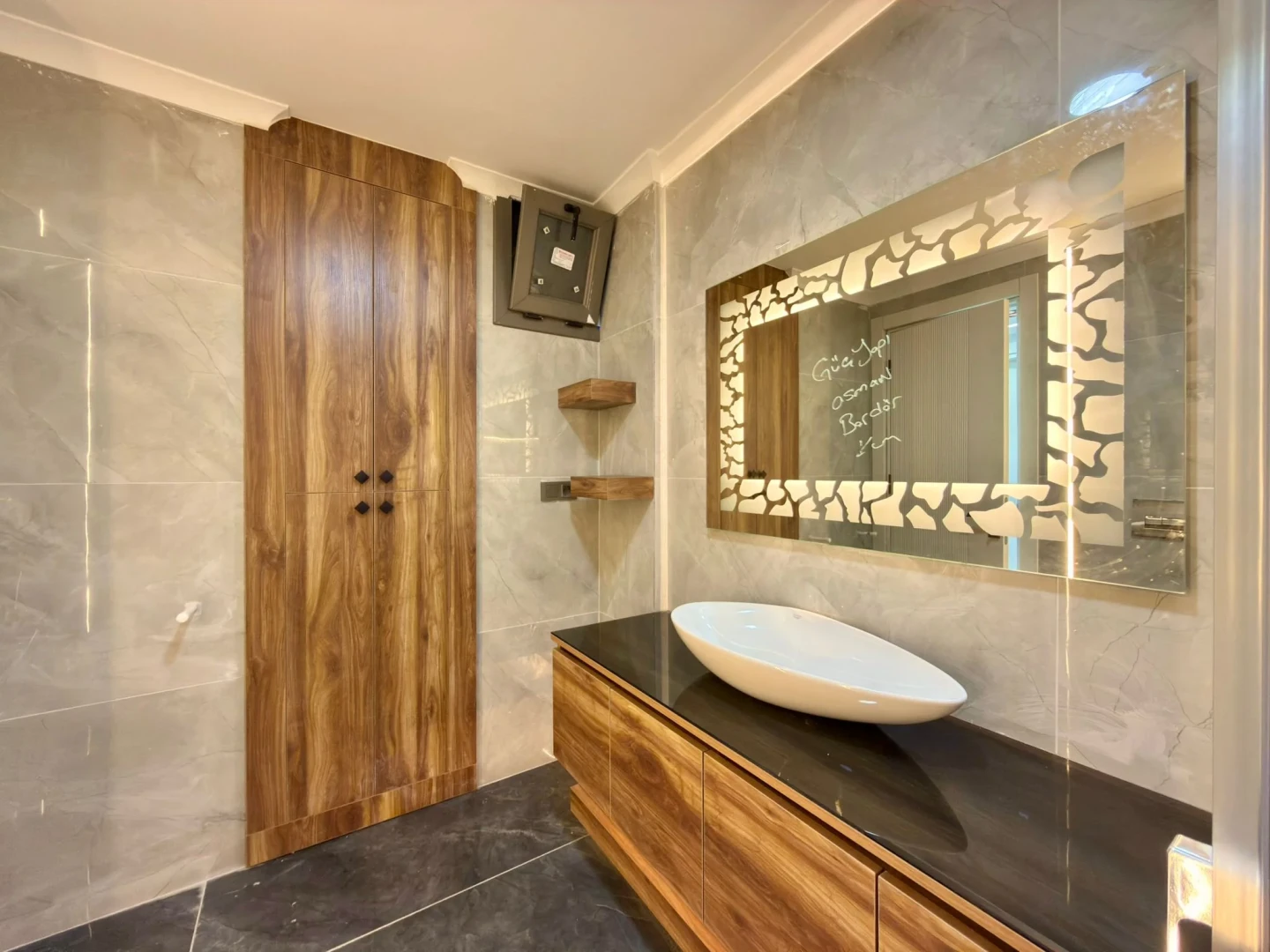 YÜKSELDEN ALTINKUMDA ARA KAT ÖN CEPHE ULTRA LÜX 3+1 DAİRE