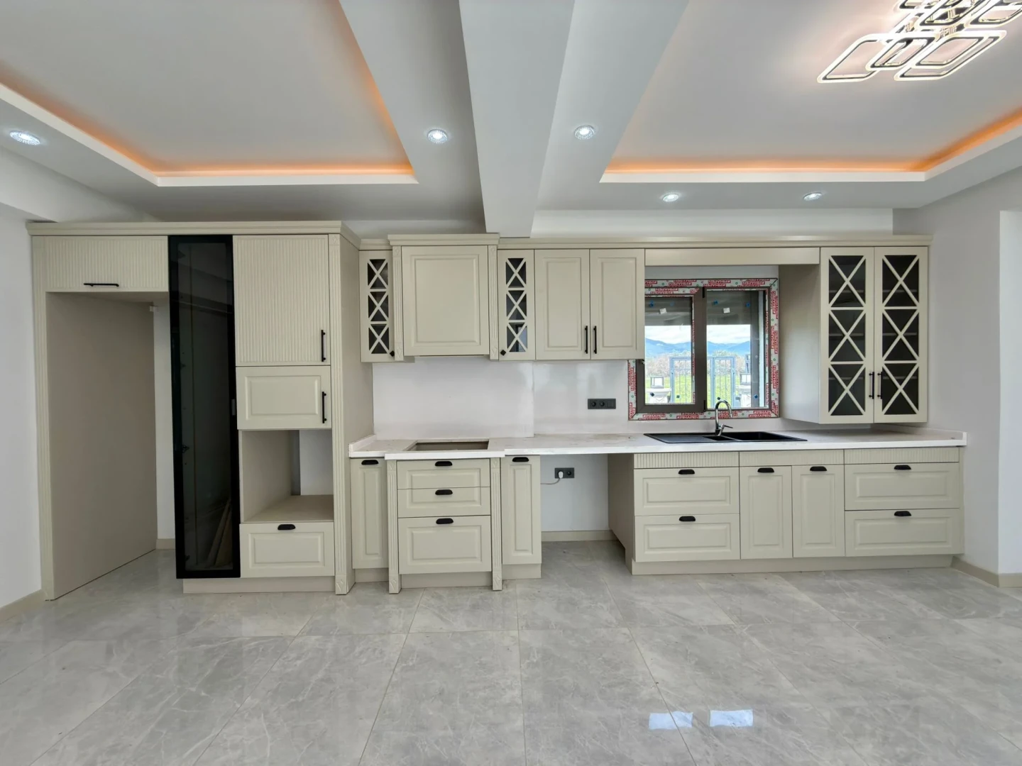 YÜKSELDEN AKÇAYDA 600 M2 TAM BAĞIMSIZ ARSA HAVUZLU 3+1 VİLLA